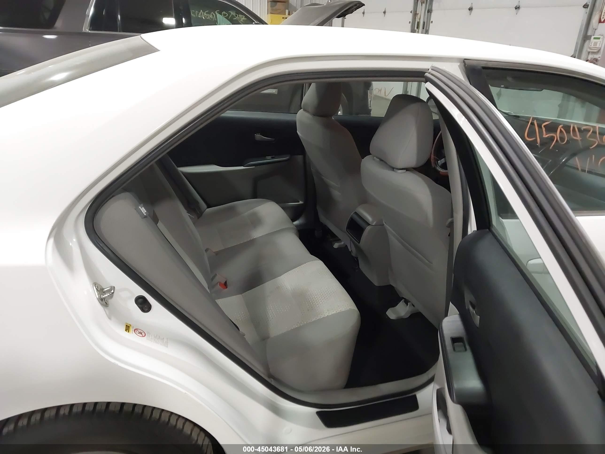 2013 Toyota Camry Le White vin: 4T4BF1FKXDR323526