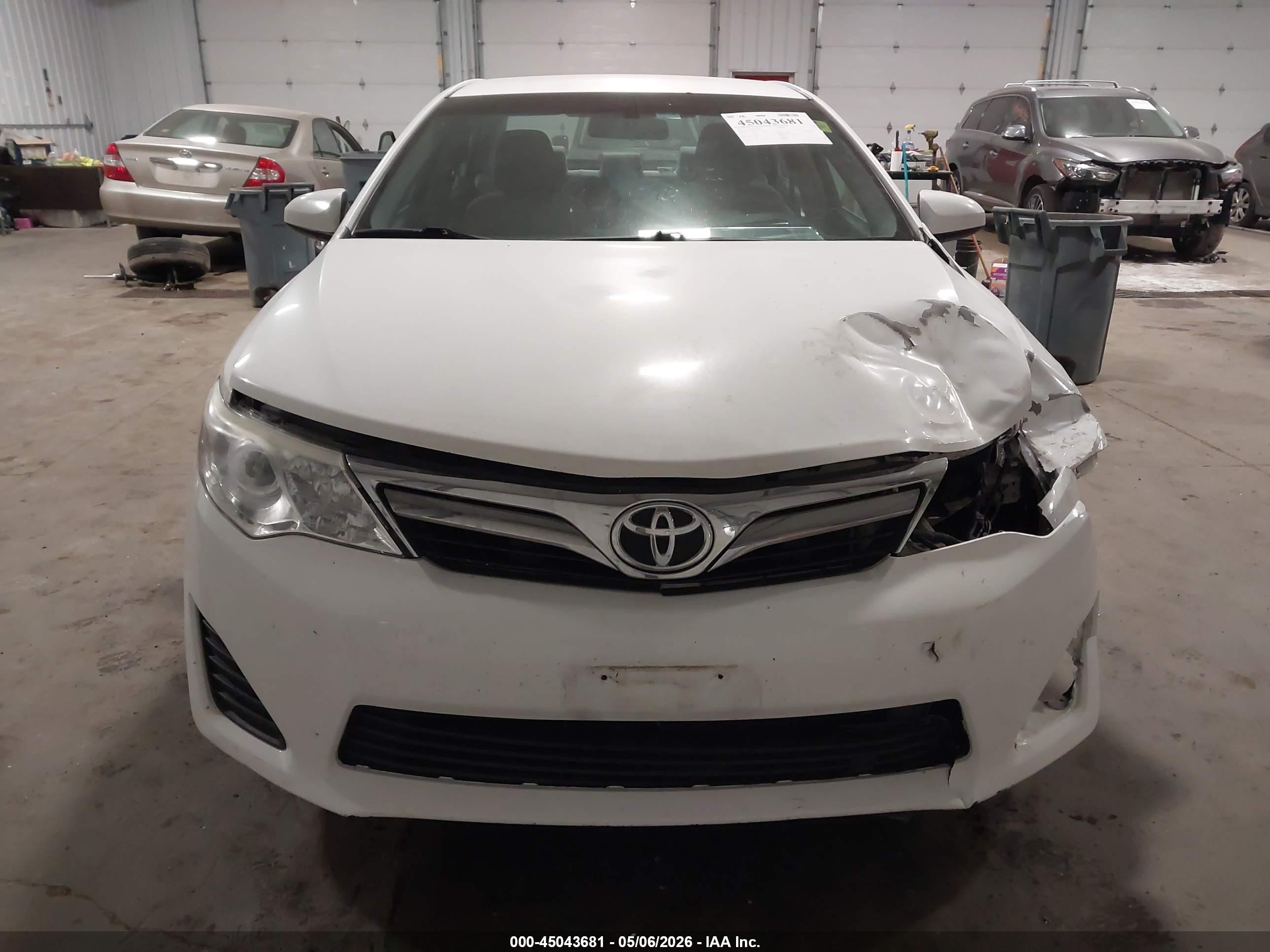 2013 Toyota Camry Le White vin: 4T4BF1FKXDR323526