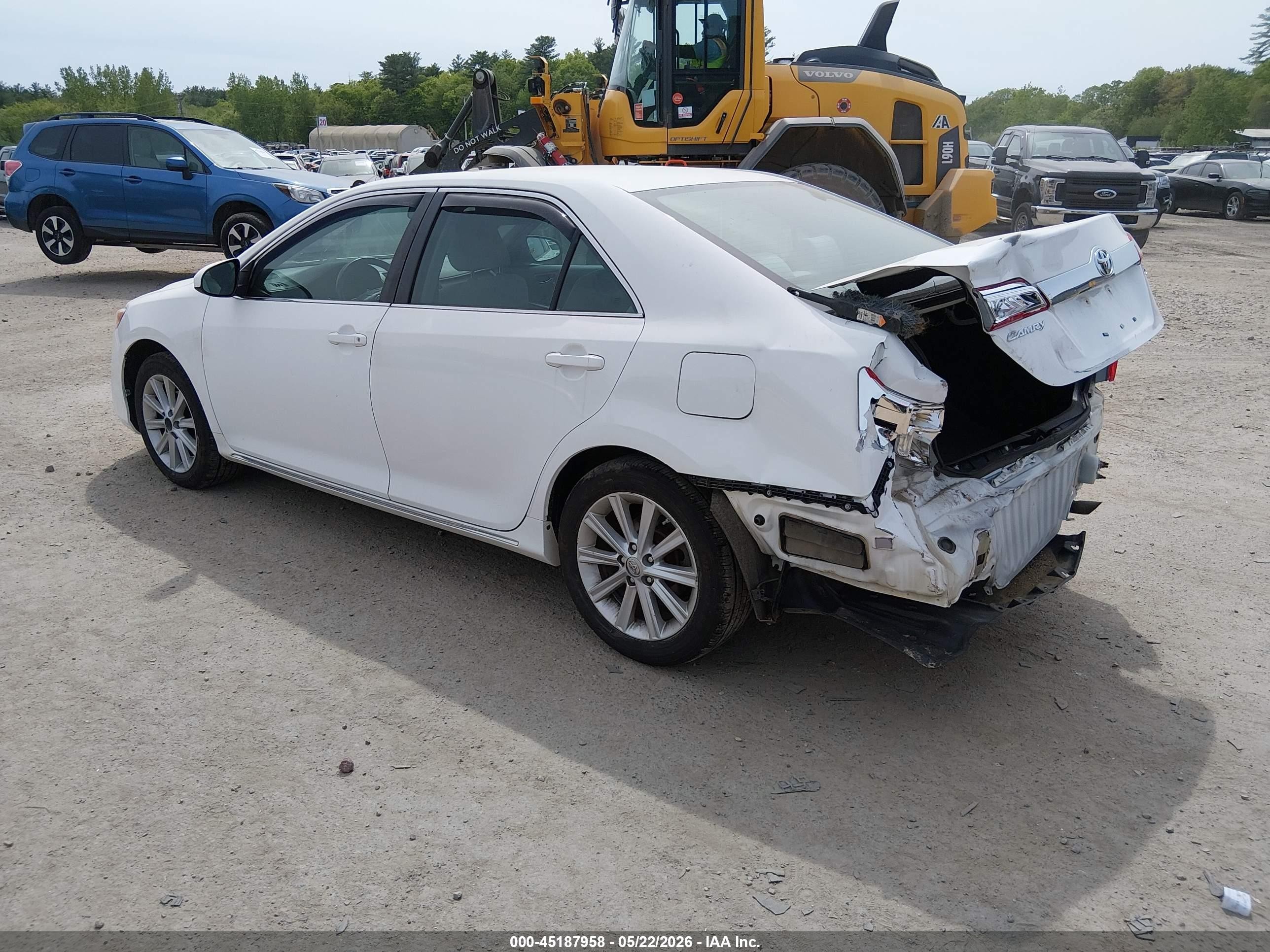 2013 Toyota Camry Xle White vin: 4T4BF1FKXDR327348