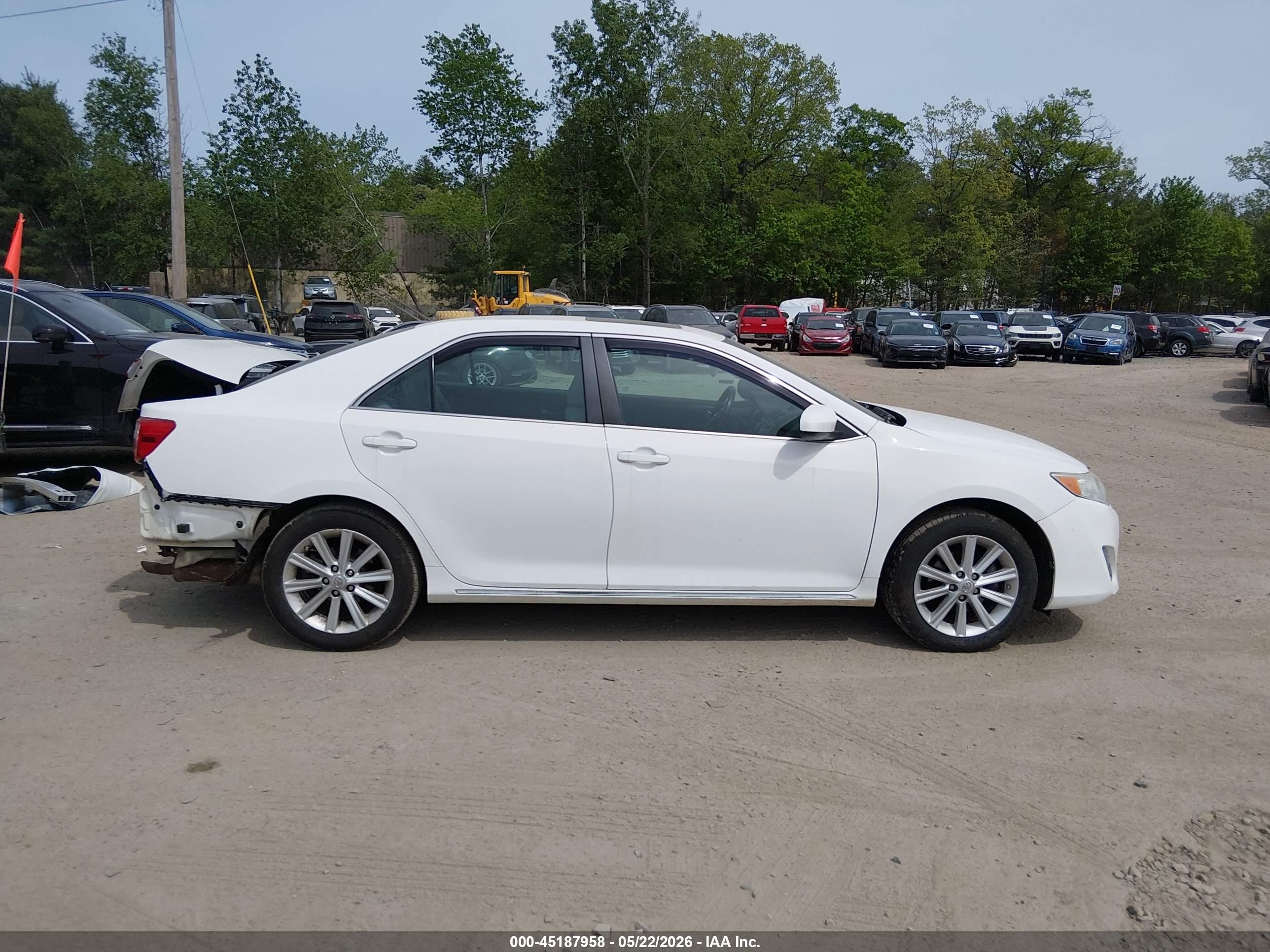 2013 Toyota Camry Xle White vin: 4T4BF1FKXDR327348
