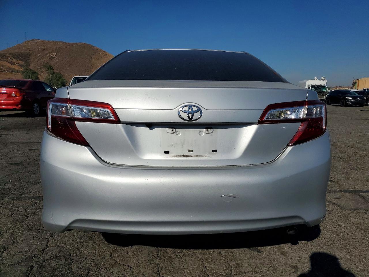 2013 Toyota Camry Le Серебряный vin: 4T4BF1FKXDR328824