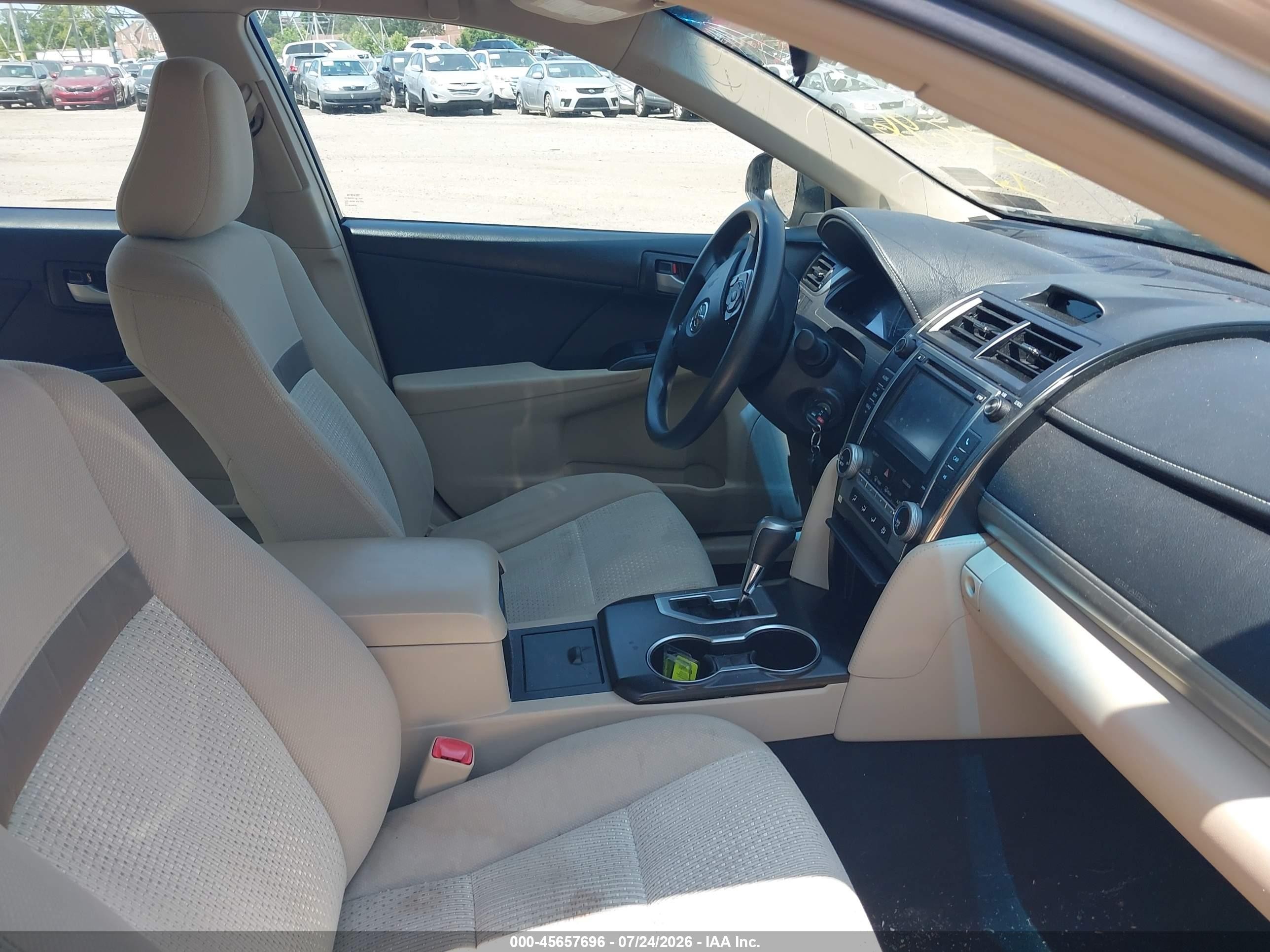 2013 Toyota Camry Le Золотой vin: 4T4BF1FKXDR336051
