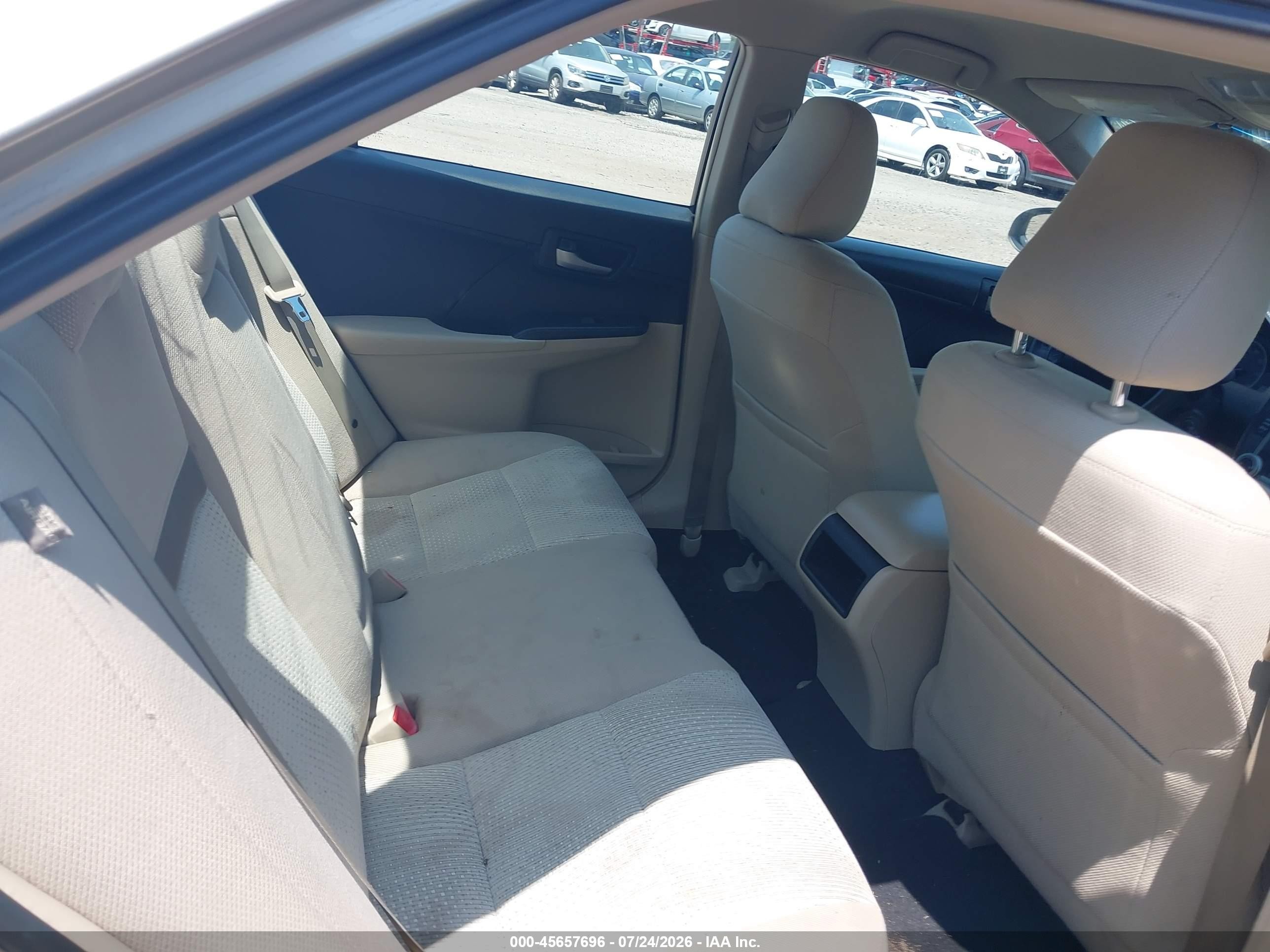 2013 Toyota Camry Le Золотой vin: 4T4BF1FKXDR336051