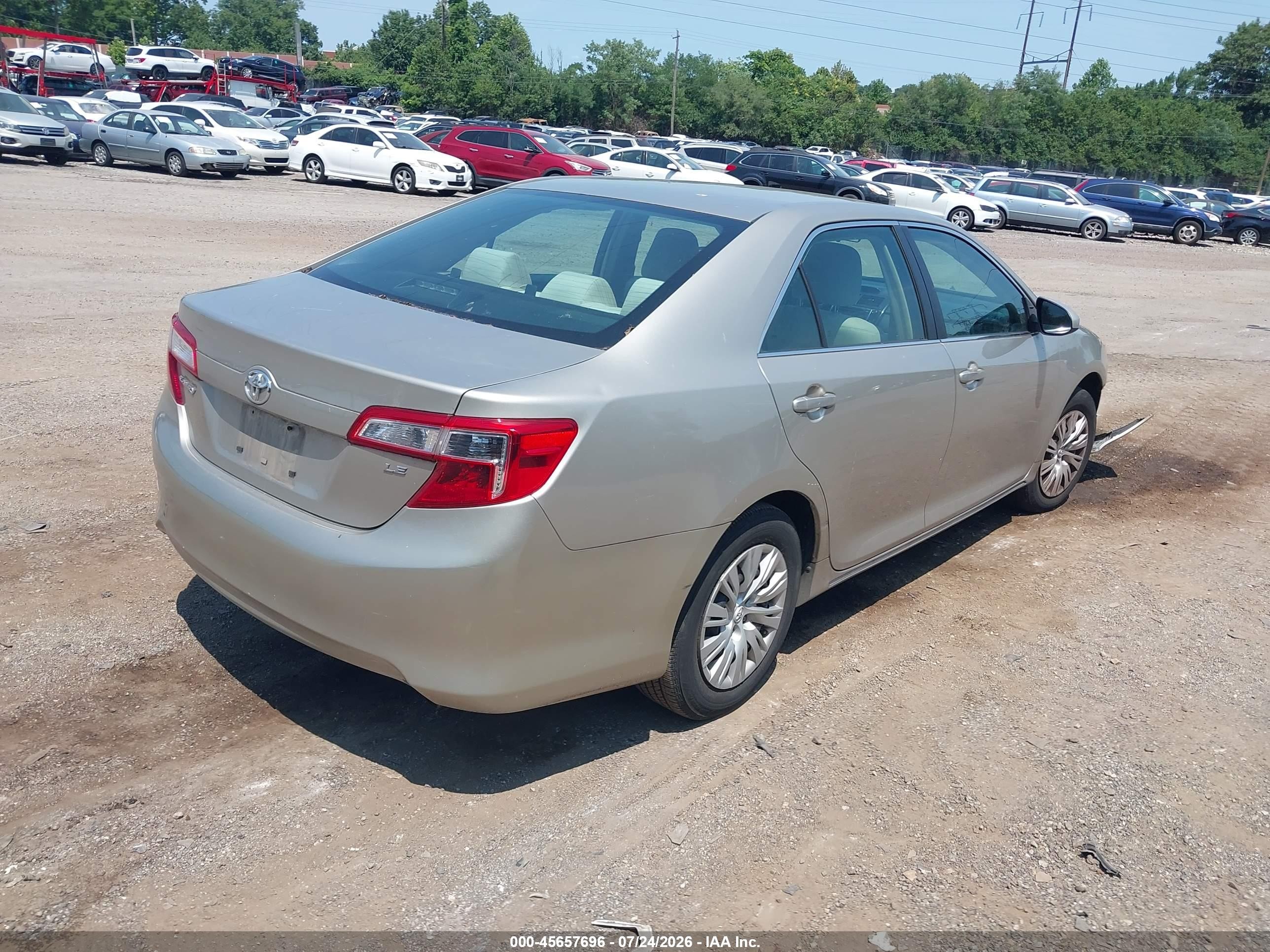 2013 Toyota Camry Le Золотой vin: 4T4BF1FKXDR336051