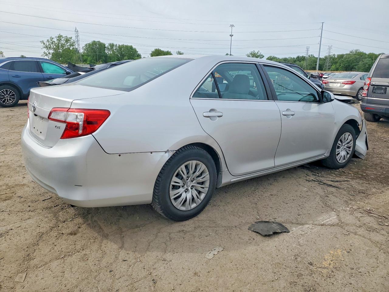 2014 Toyota Camry Le Silver vin: 4T4BF1FKXER351165