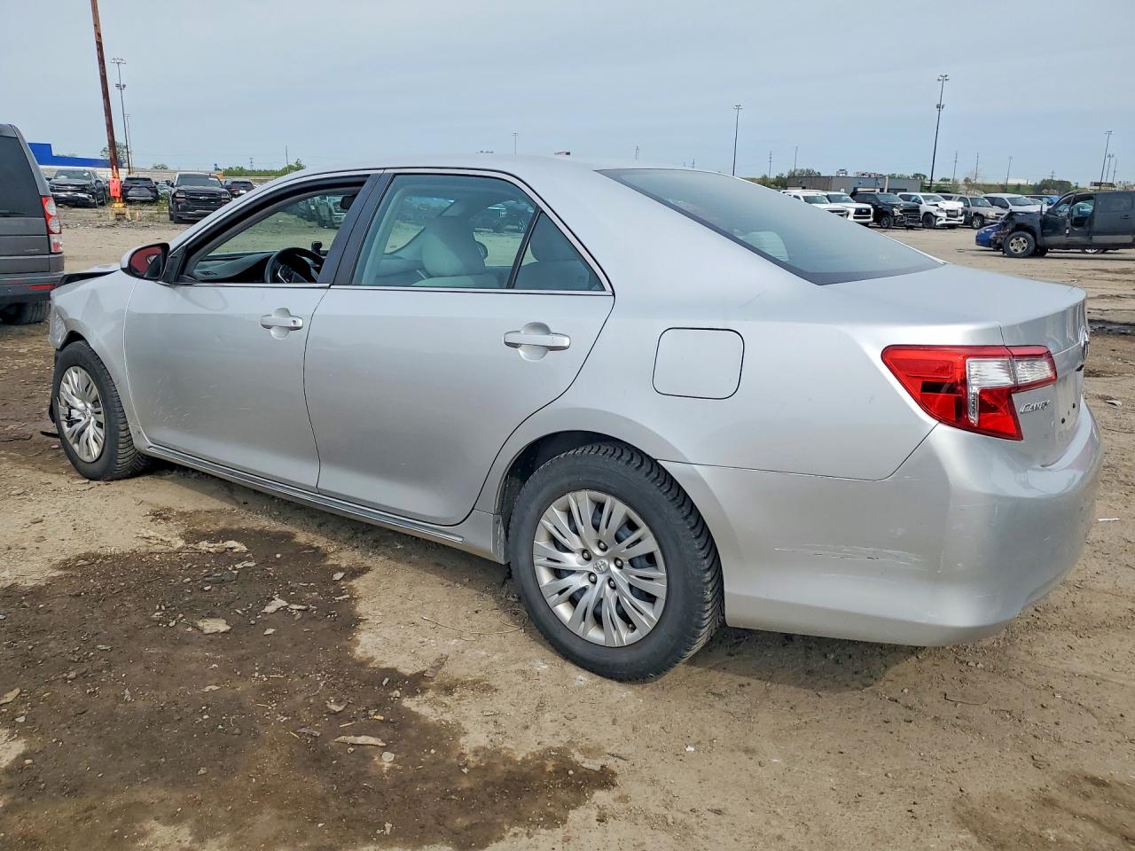 2014 Toyota Camry Le Silver vin: 4T4BF1FKXER351165
