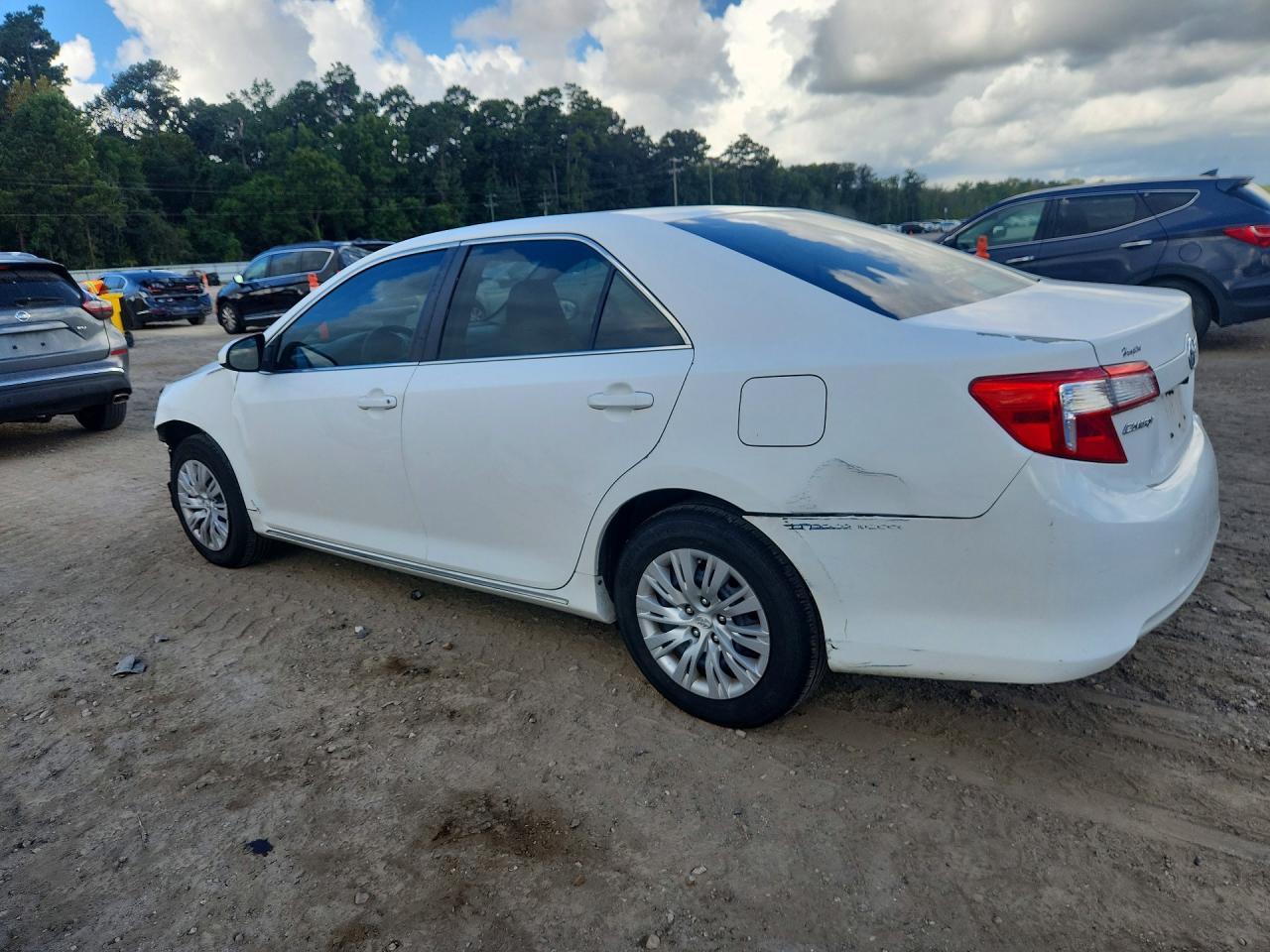 2014 Toyota Camry Le White vin: 4T4BF1FKXER357502