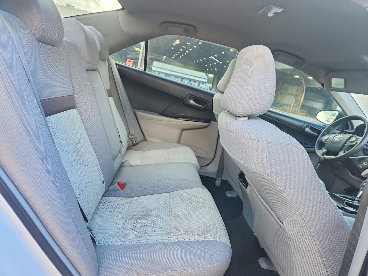 2014 Toyota Camry Le White vin: 4T4BF1FKXER357502