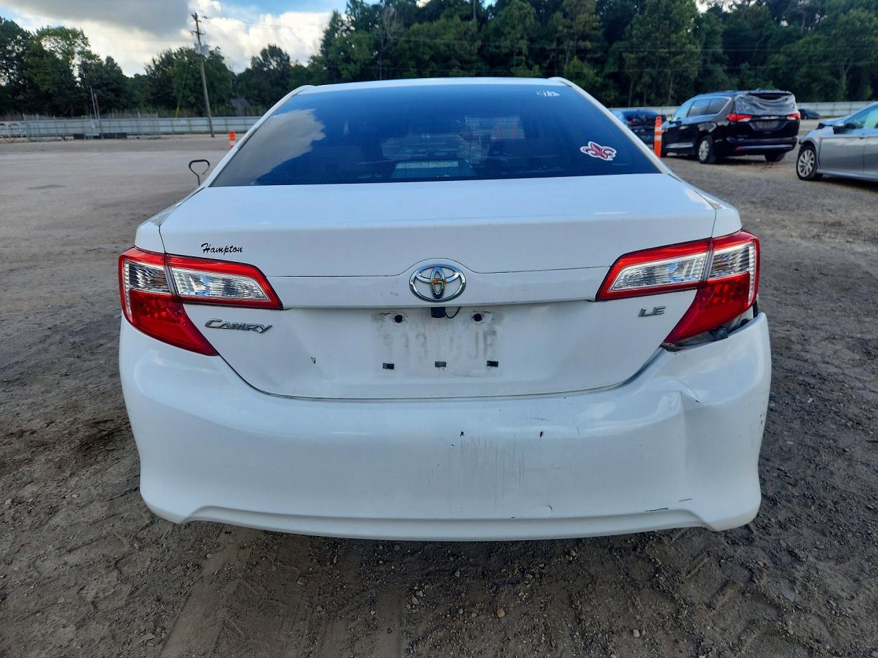 2014 Toyota Camry Le White vin: 4T4BF1FKXER357502