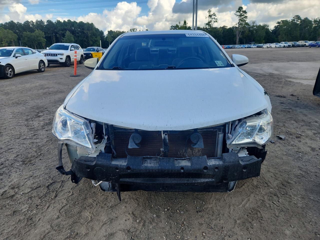2014 Toyota Camry Le White vin: 4T4BF1FKXER357502