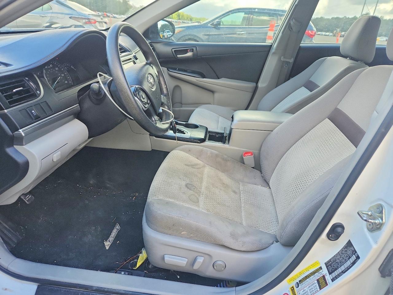 2014 Toyota Camry Le White vin: 4T4BF1FKXER357502