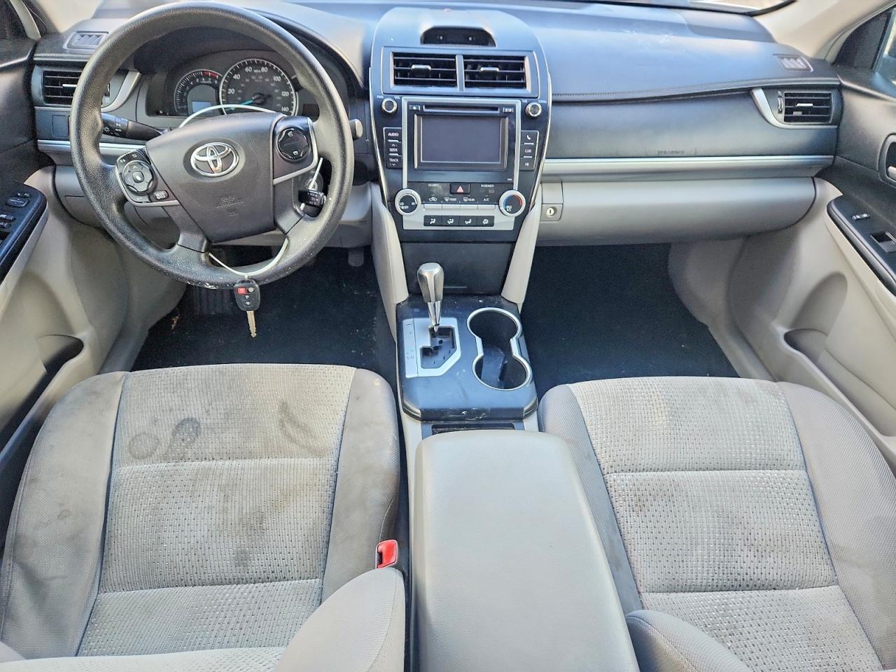2014 Toyota Camry Le White vin: 4T4BF1FKXER357502