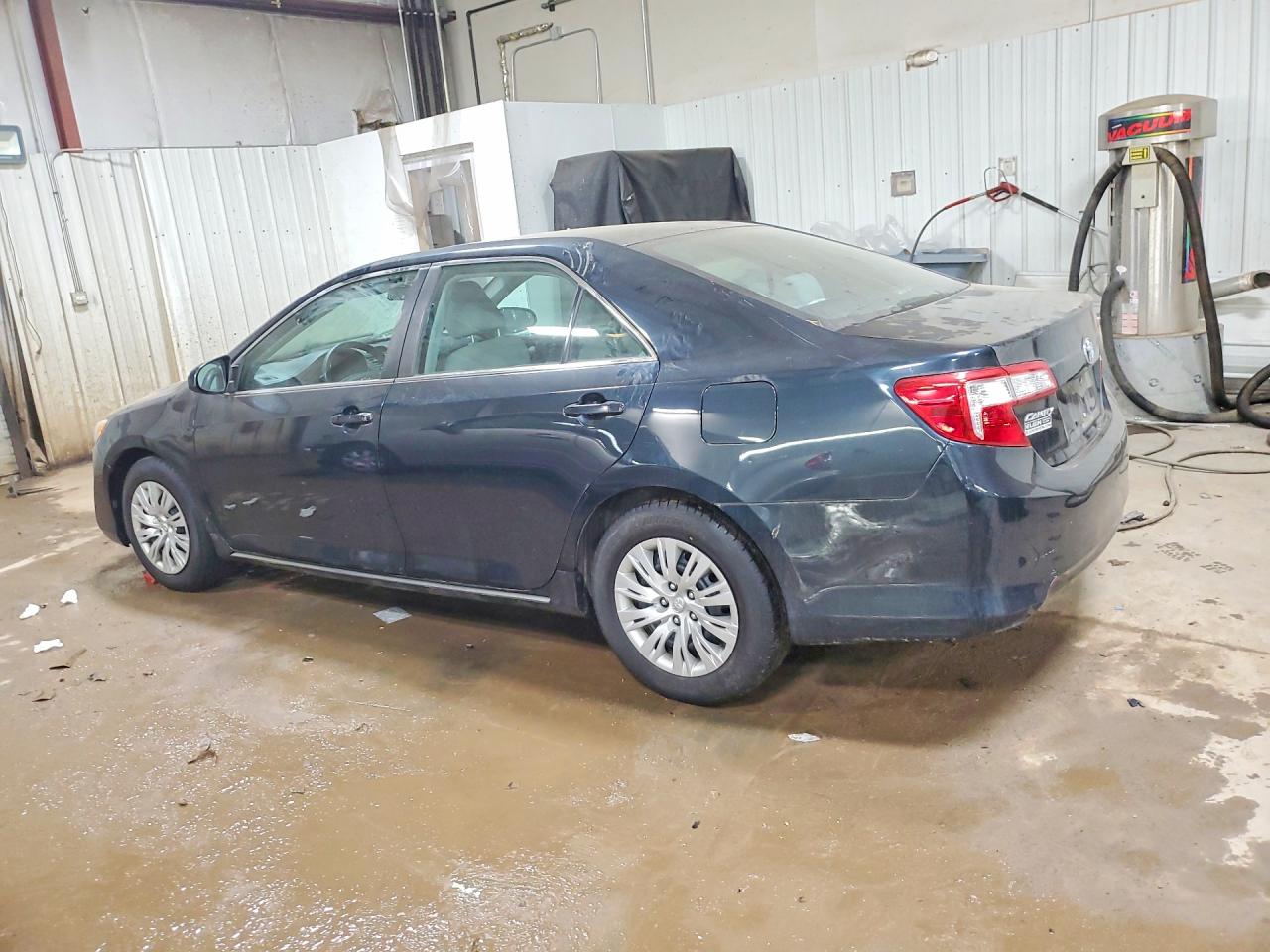 2014 Toyota Camry Le Blue vin: 4T4BF1FKXER358035