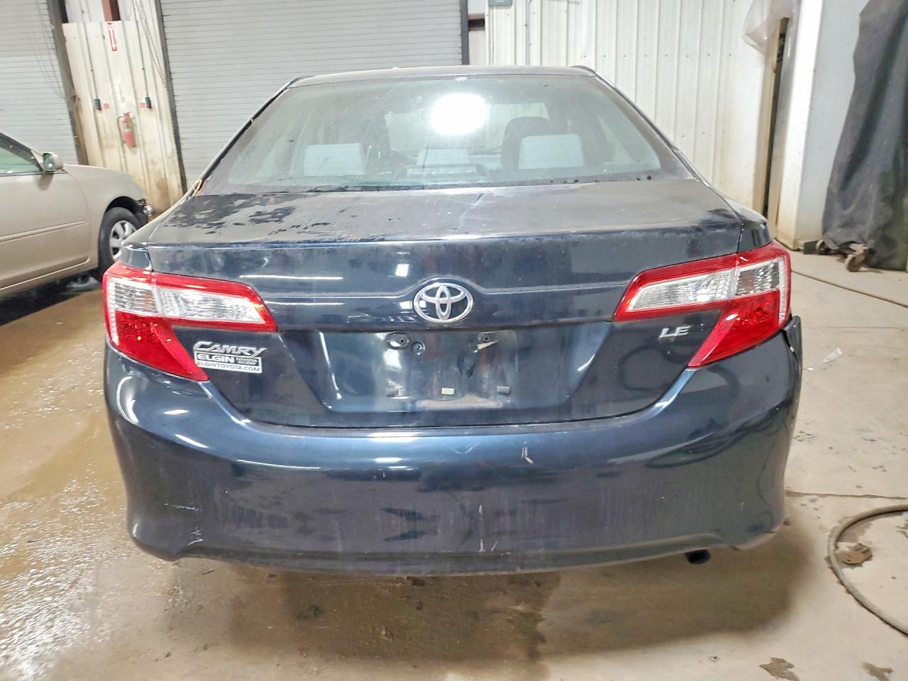 2014 Toyota Camry Le Blue vin: 4T4BF1FKXER358035