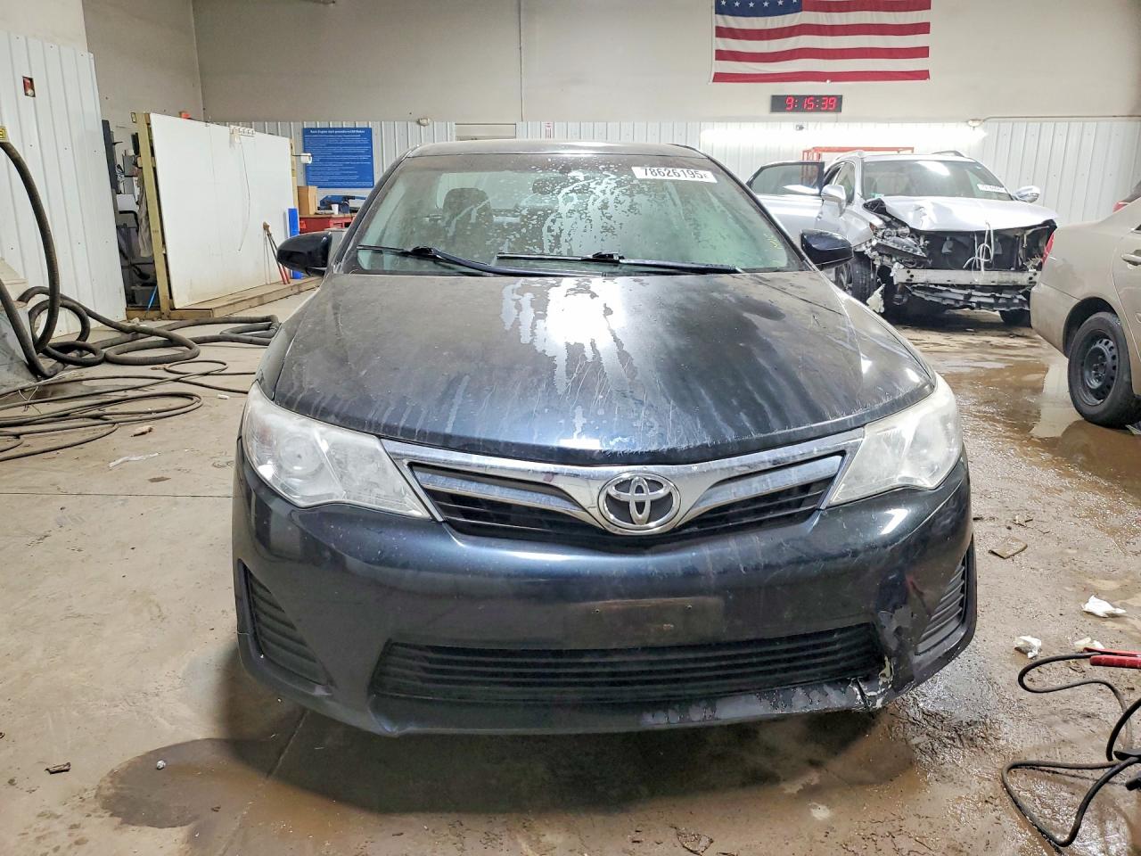 2014 Toyota Camry Le Blue vin: 4T4BF1FKXER358035