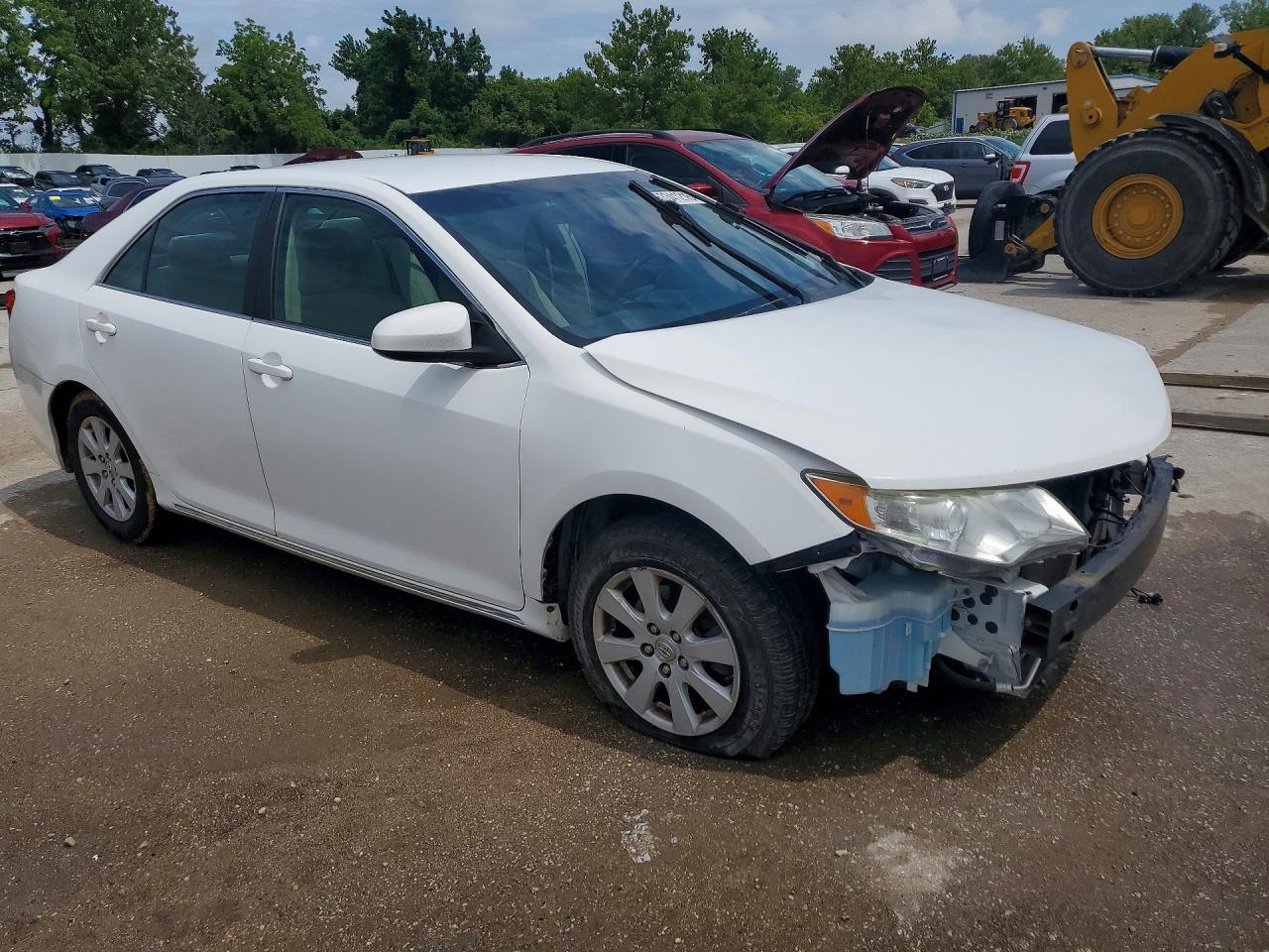 2014 Toyota Camry Le White vin: 4T4BF1FKXER361128