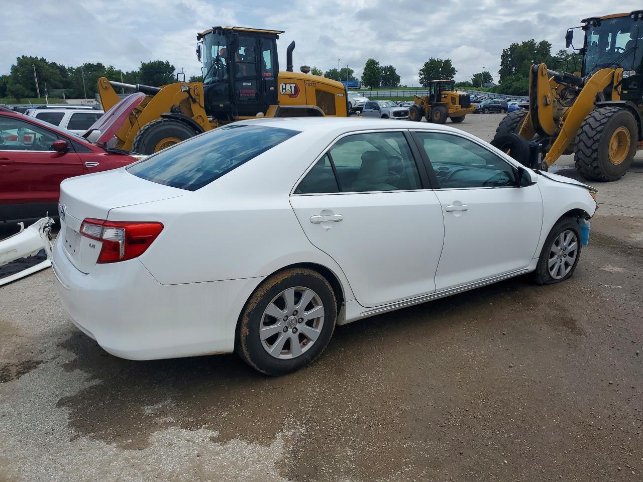 2014 Toyota Camry Le White vin: 4T4BF1FKXER361128