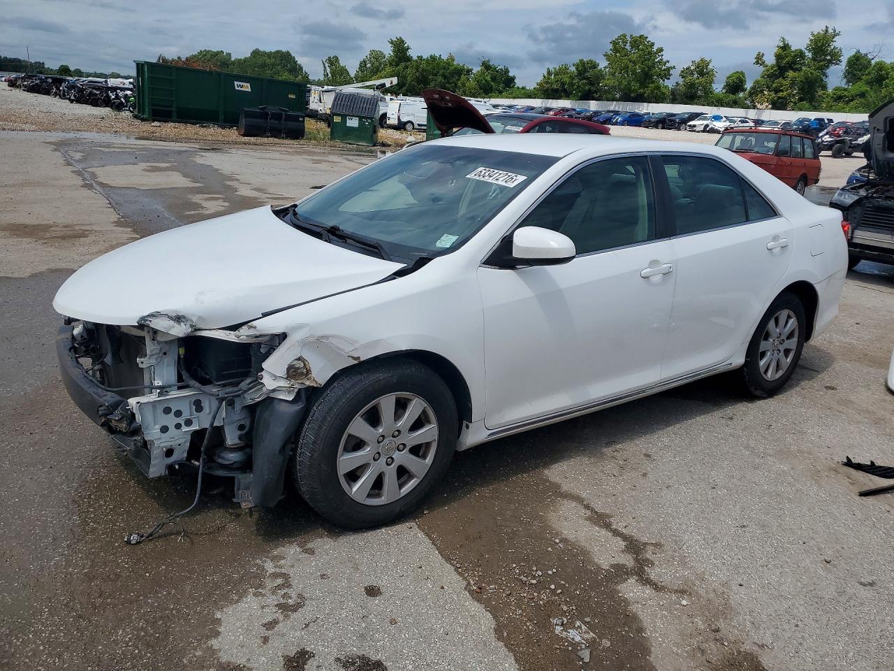 2014 Toyota Camry Le White vin: 4T4BF1FKXER361128