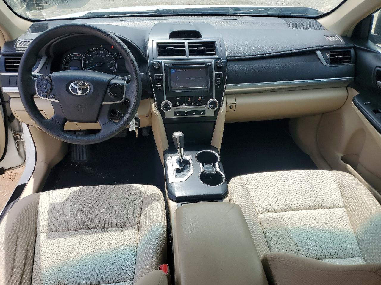 2014 Toyota Camry Le White vin: 4T4BF1FKXER361128