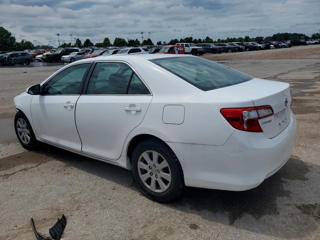 2014 Toyota Camry Le White vin: 4T4BF1FKXER361128
