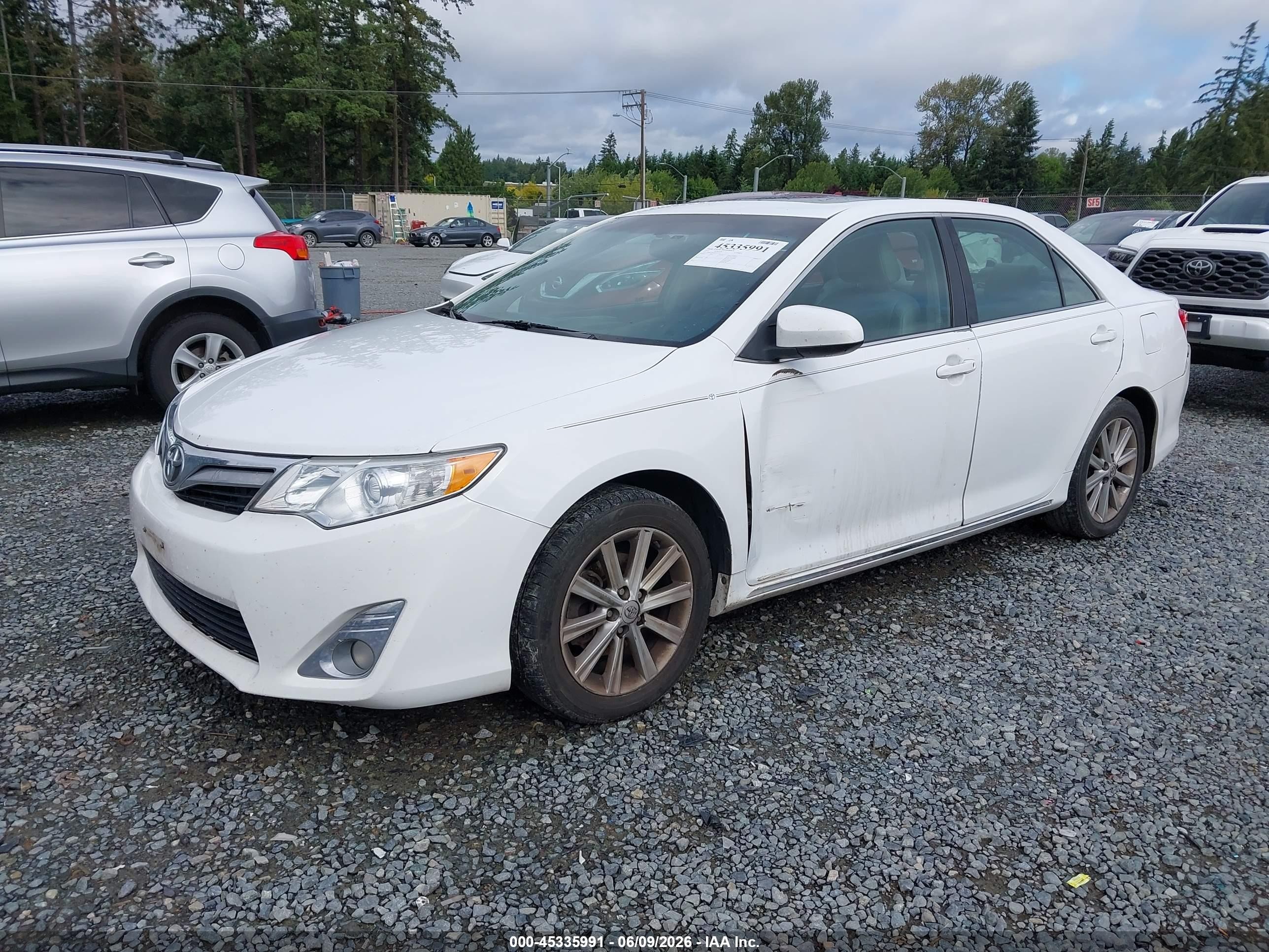 2014 Toyota Camry Xle White vin: 4T4BF1FKXER377359