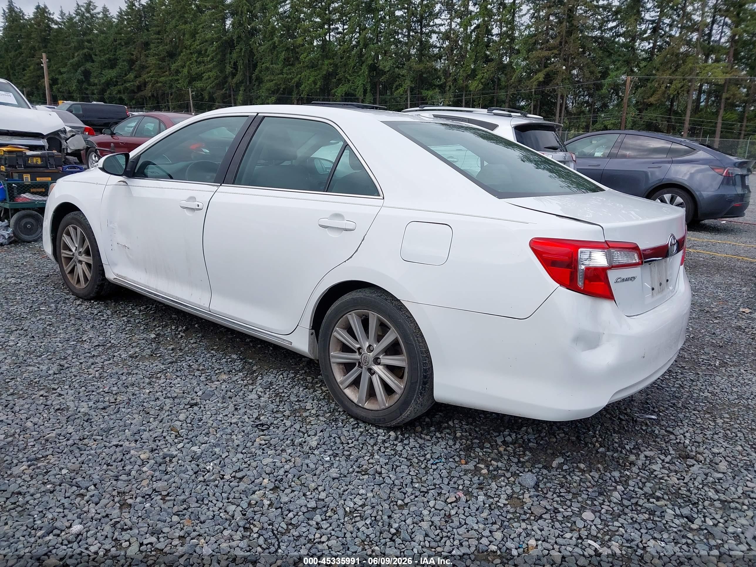 2014 Toyota Camry Xle White vin: 4T4BF1FKXER377359