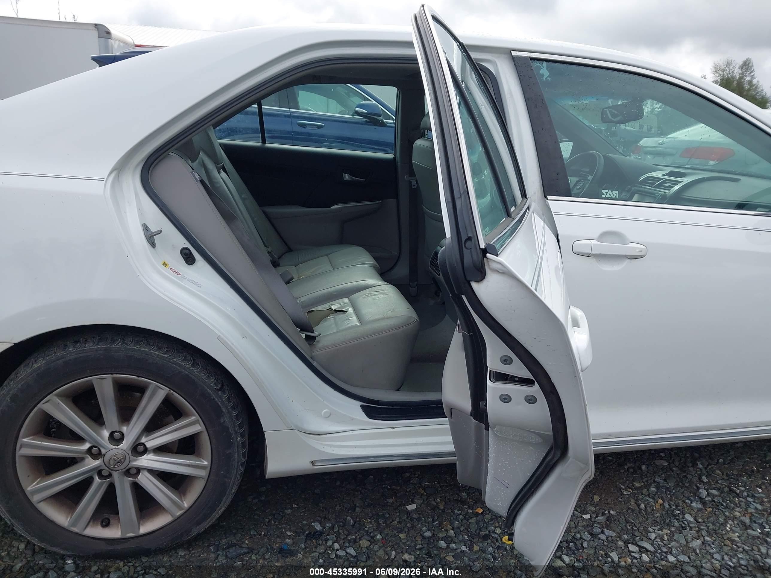 2014 Toyota Camry Xle White vin: 4T4BF1FKXER377359