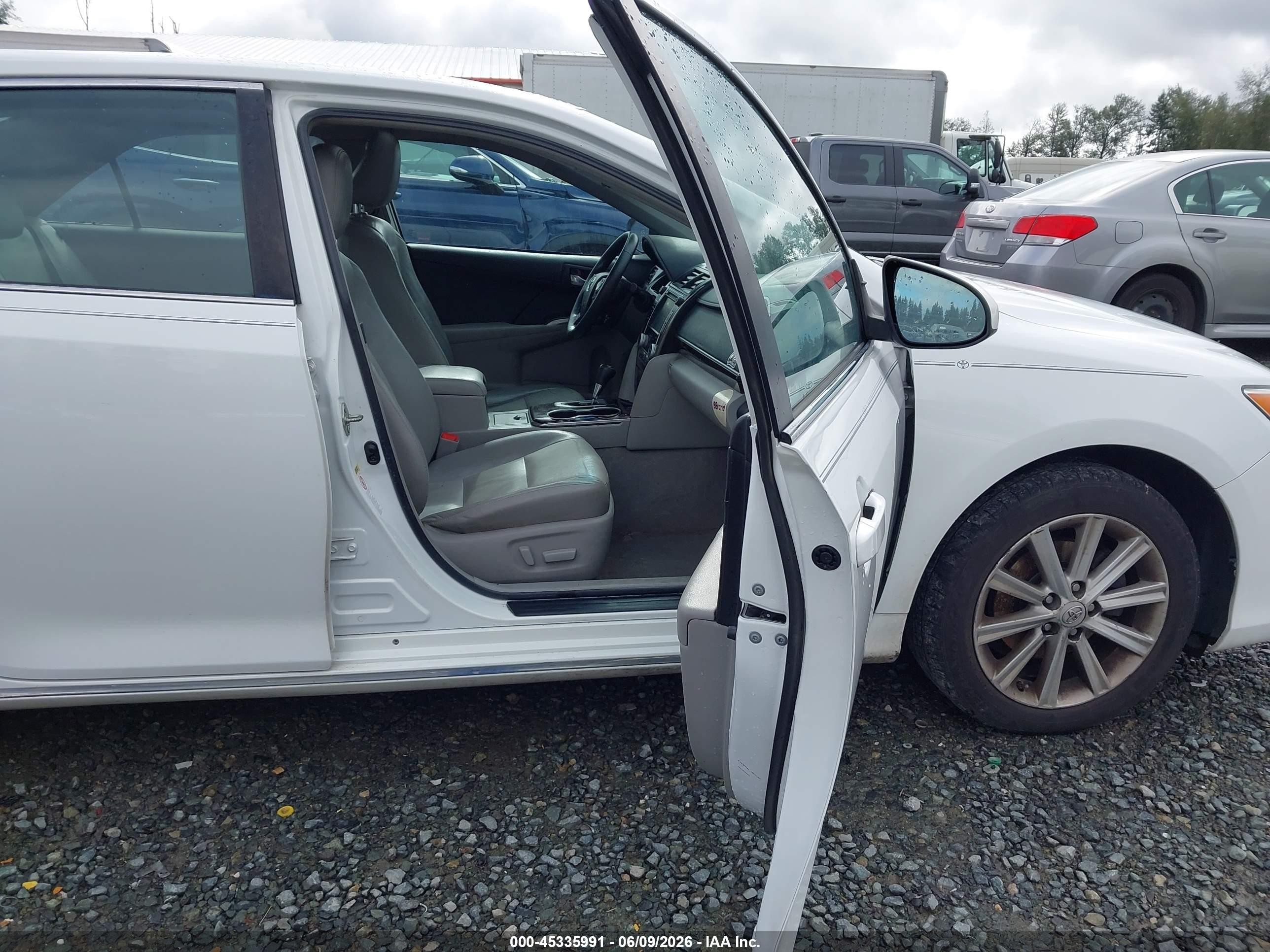 2014 Toyota Camry Xle White vin: 4T4BF1FKXER377359