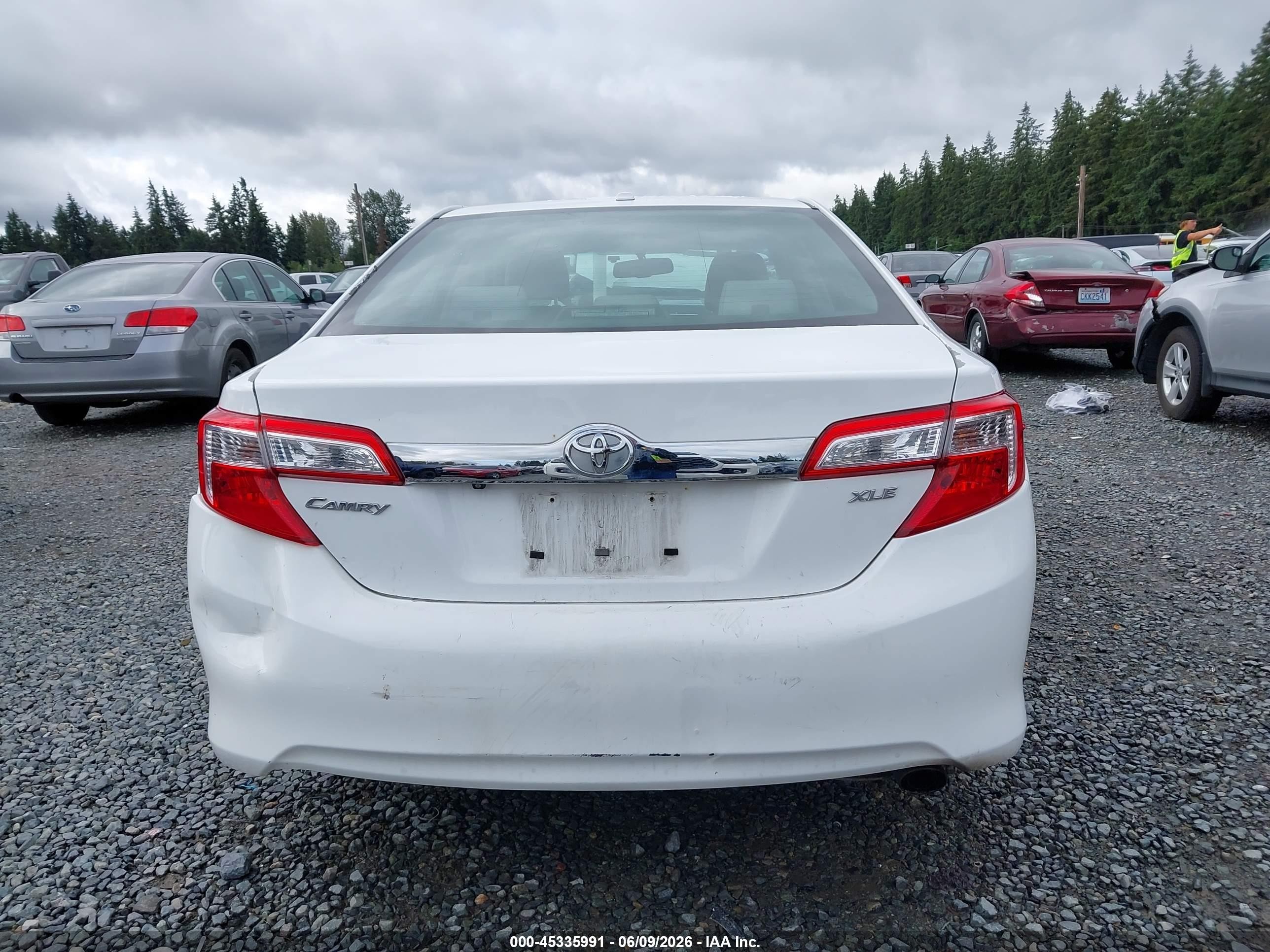 2014 Toyota Camry Xle White vin: 4T4BF1FKXER377359