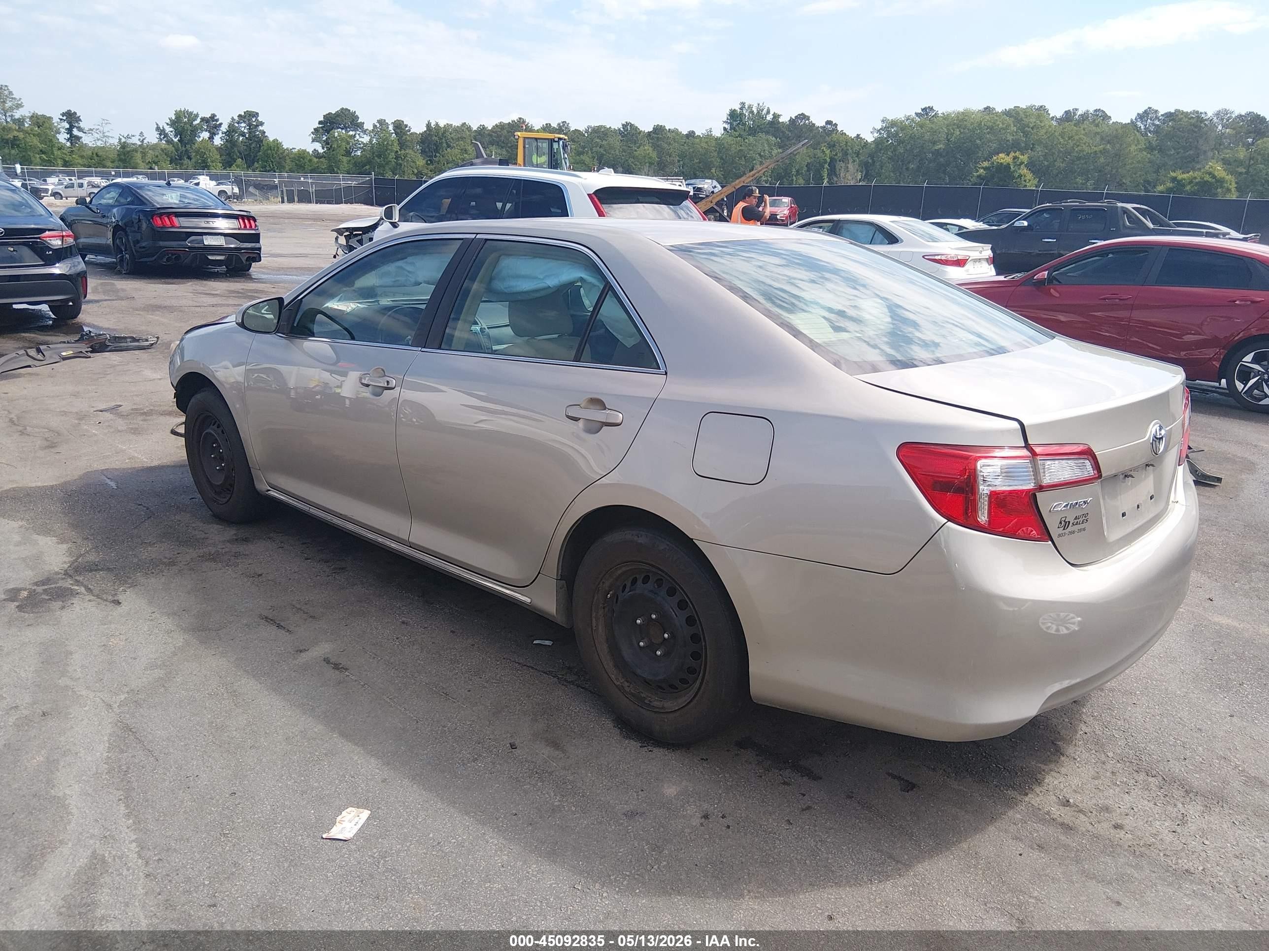 2014 Toyota Camry Le Tan vin: 4T4BF1FKXER387857