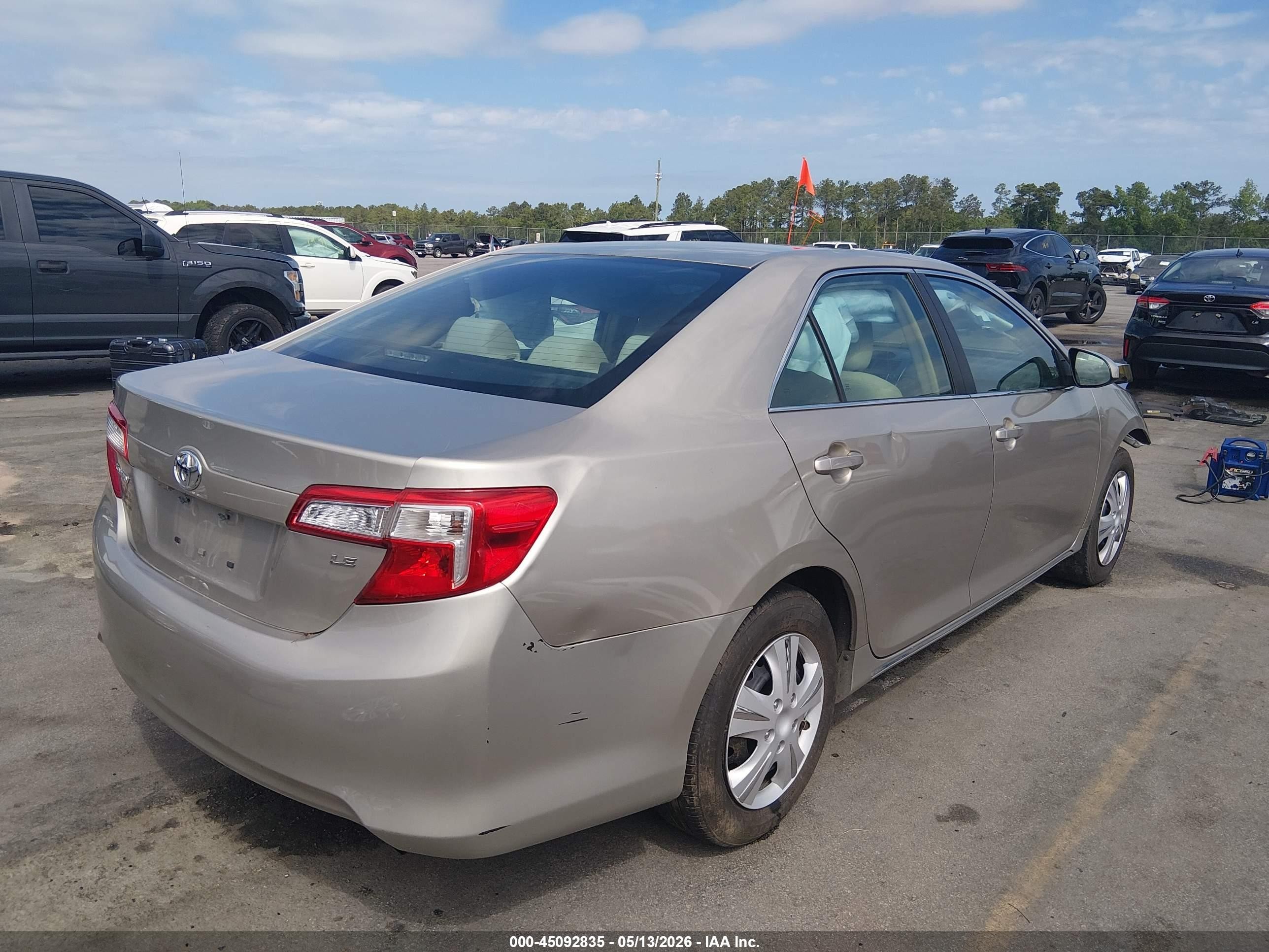 2014 Toyota Camry Le Tan vin: 4T4BF1FKXER387857