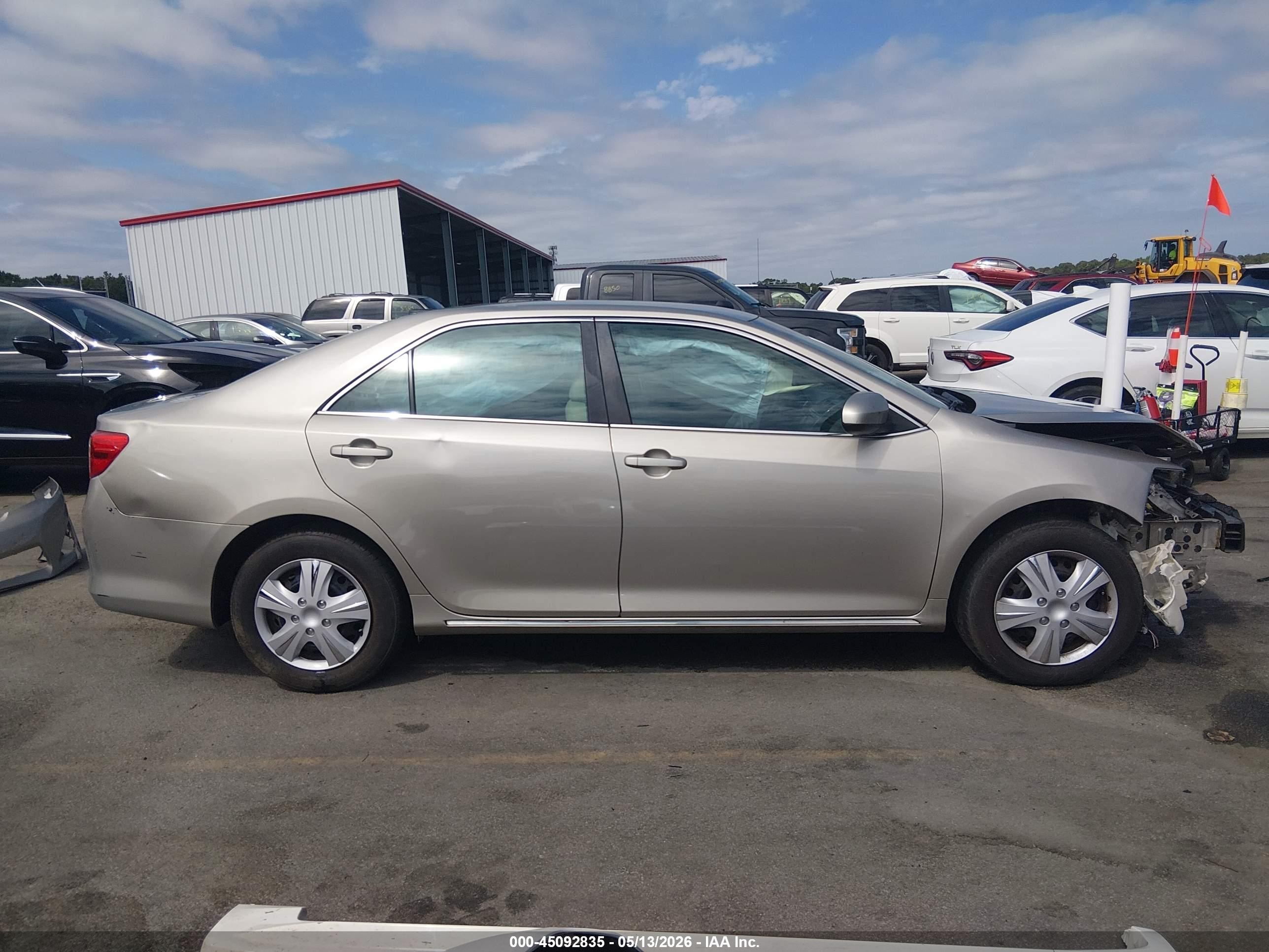 2014 Toyota Camry Le Tan vin: 4T4BF1FKXER387857
