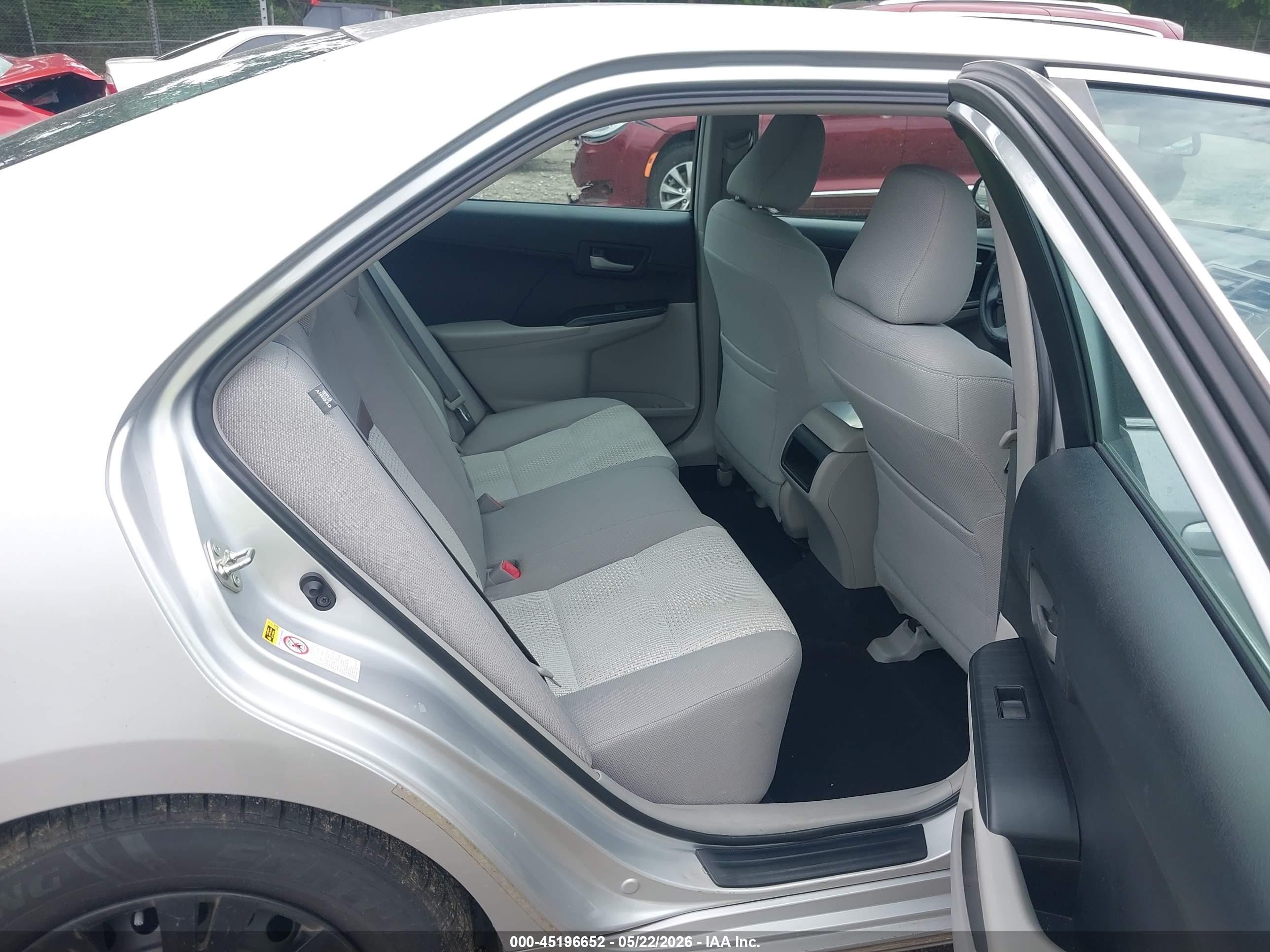 2014 Toyota Camry Le Серебряный vin: 4T4BF1FKXER396364