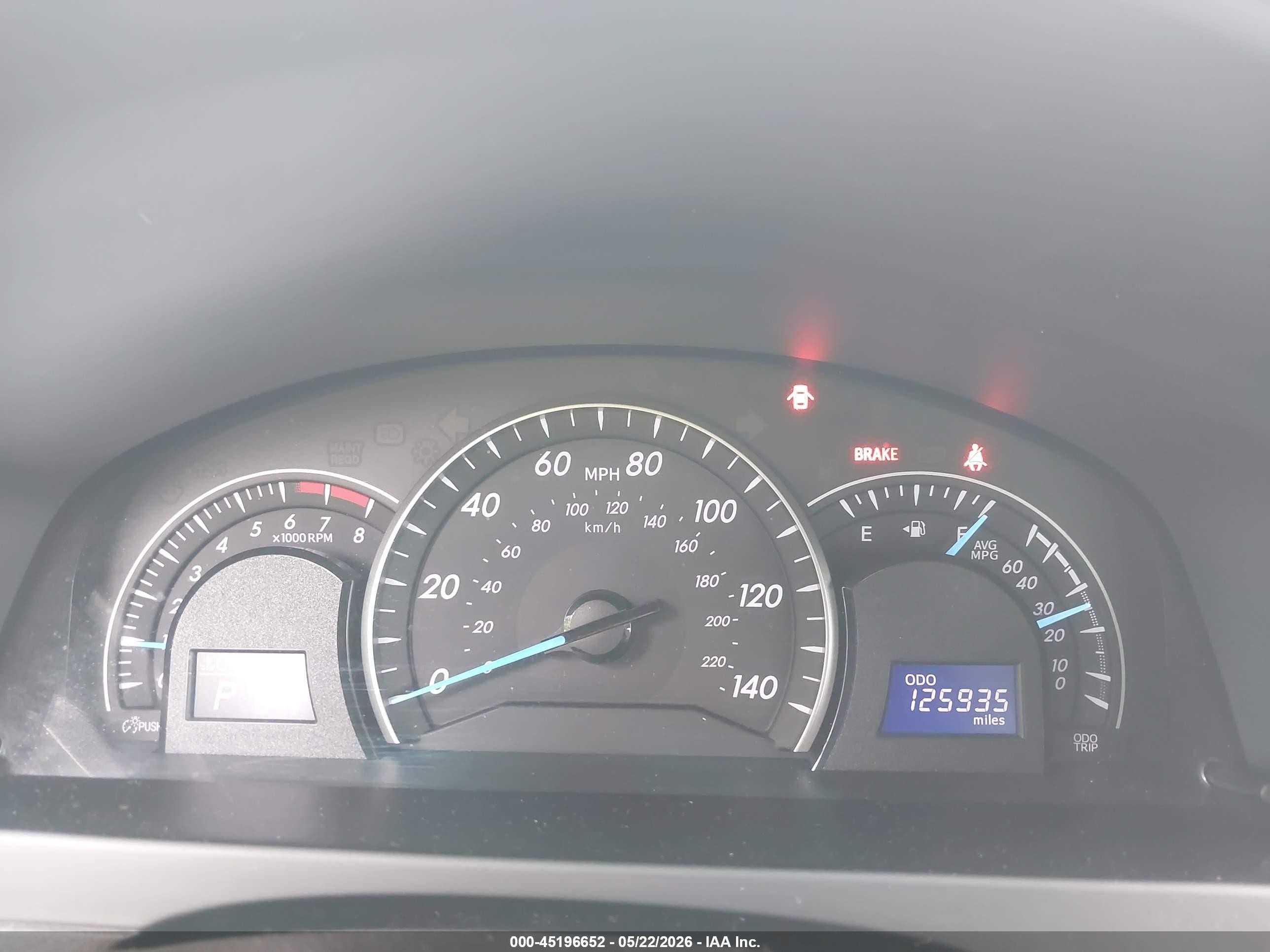 2014 Toyota Camry Le Серебряный vin: 4T4BF1FKXER396364