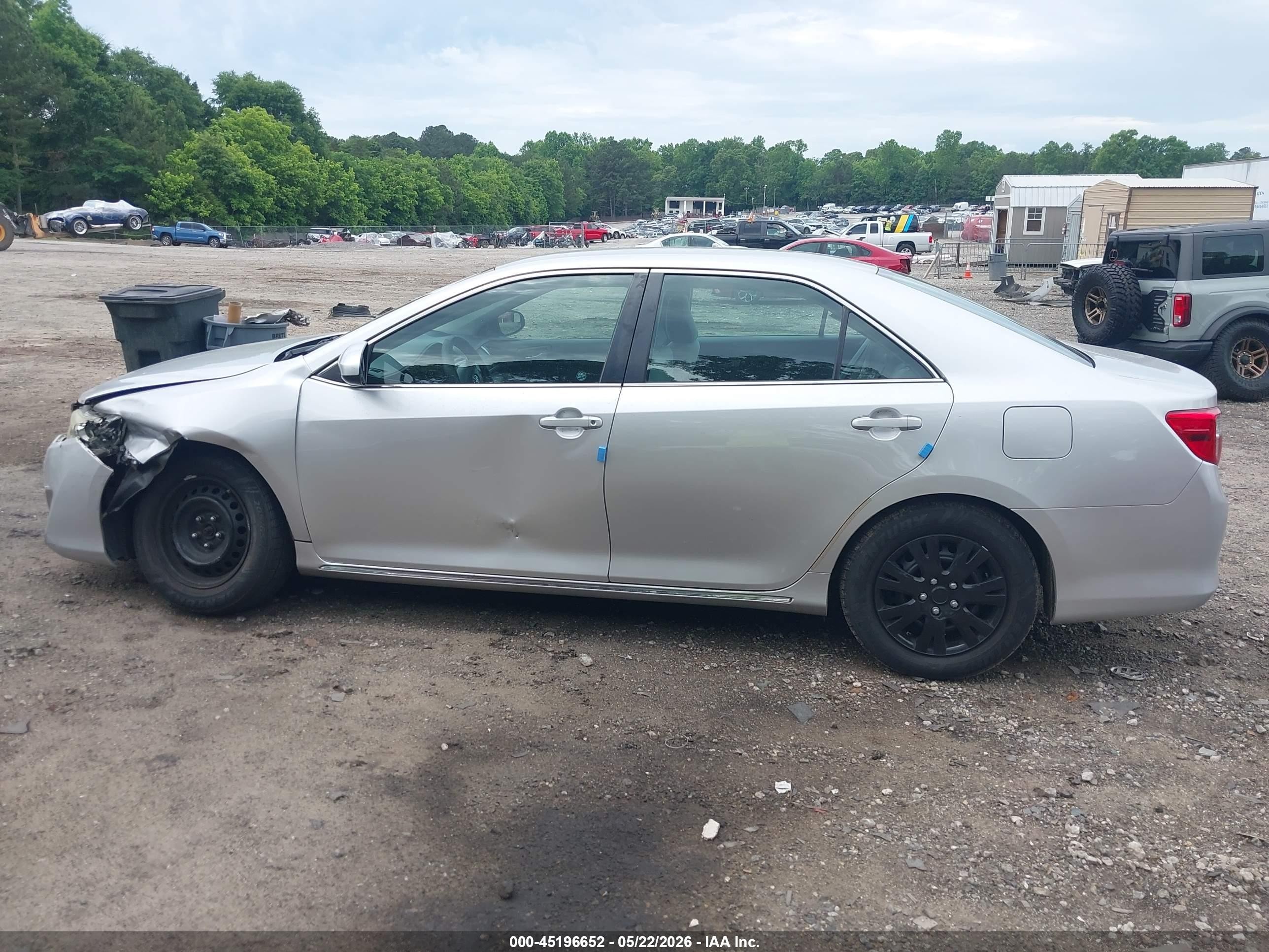 2014 Toyota Camry Le Серебряный vin: 4T4BF1FKXER396364