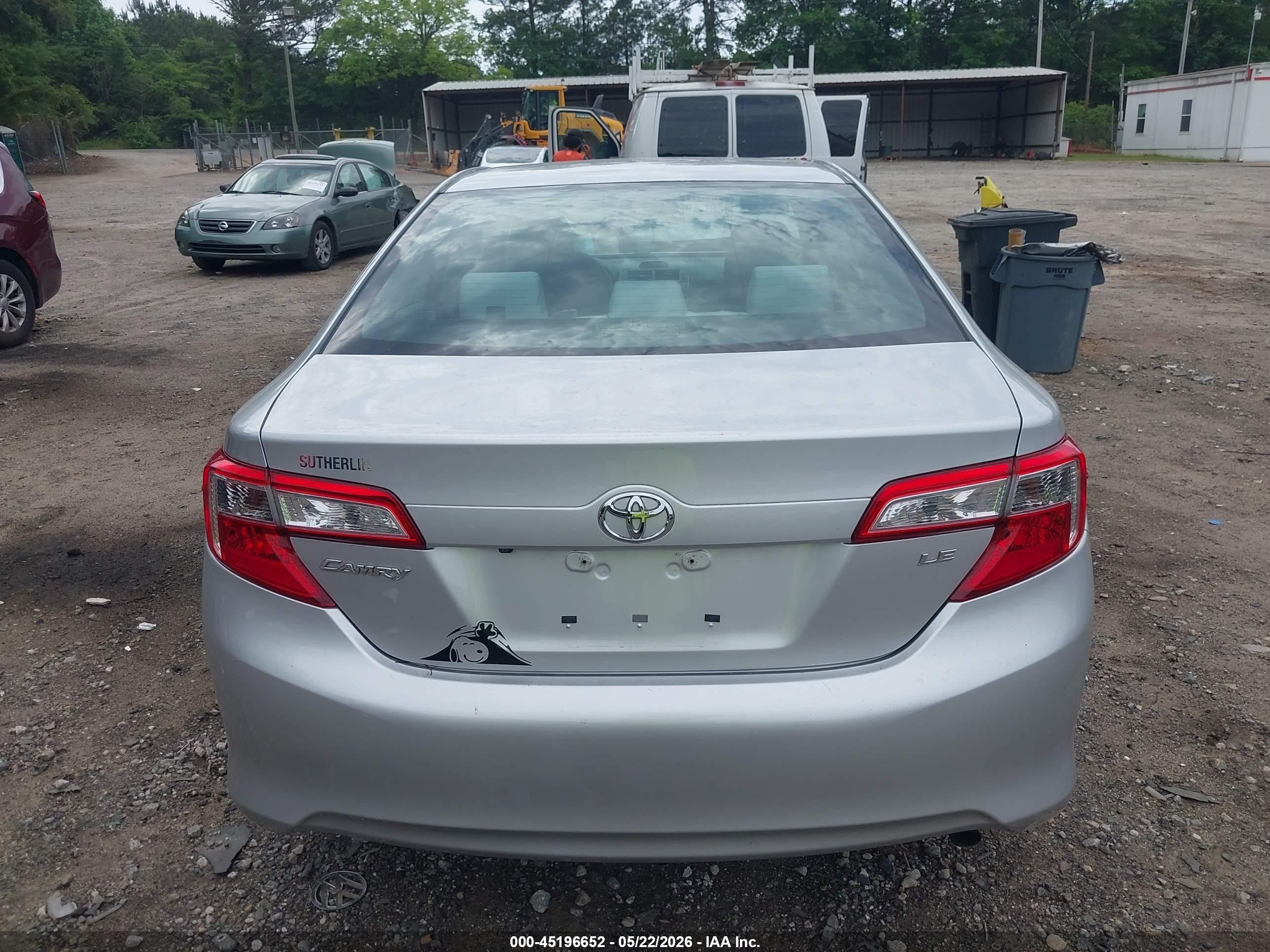 2014 Toyota Camry Le Серебряный vin: 4T4BF1FKXER396364