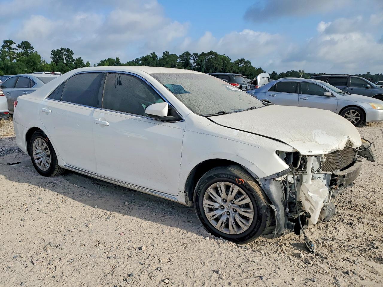2014 Toyota Camry Le White vin: 4T4BF1FKXER397031