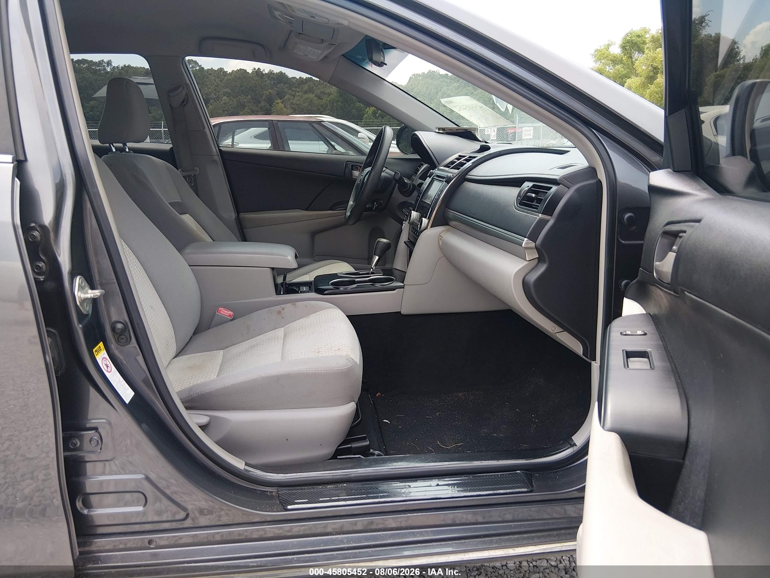2014 Toyota Camry Le Gray vin: 4T4BF1FKXER406035