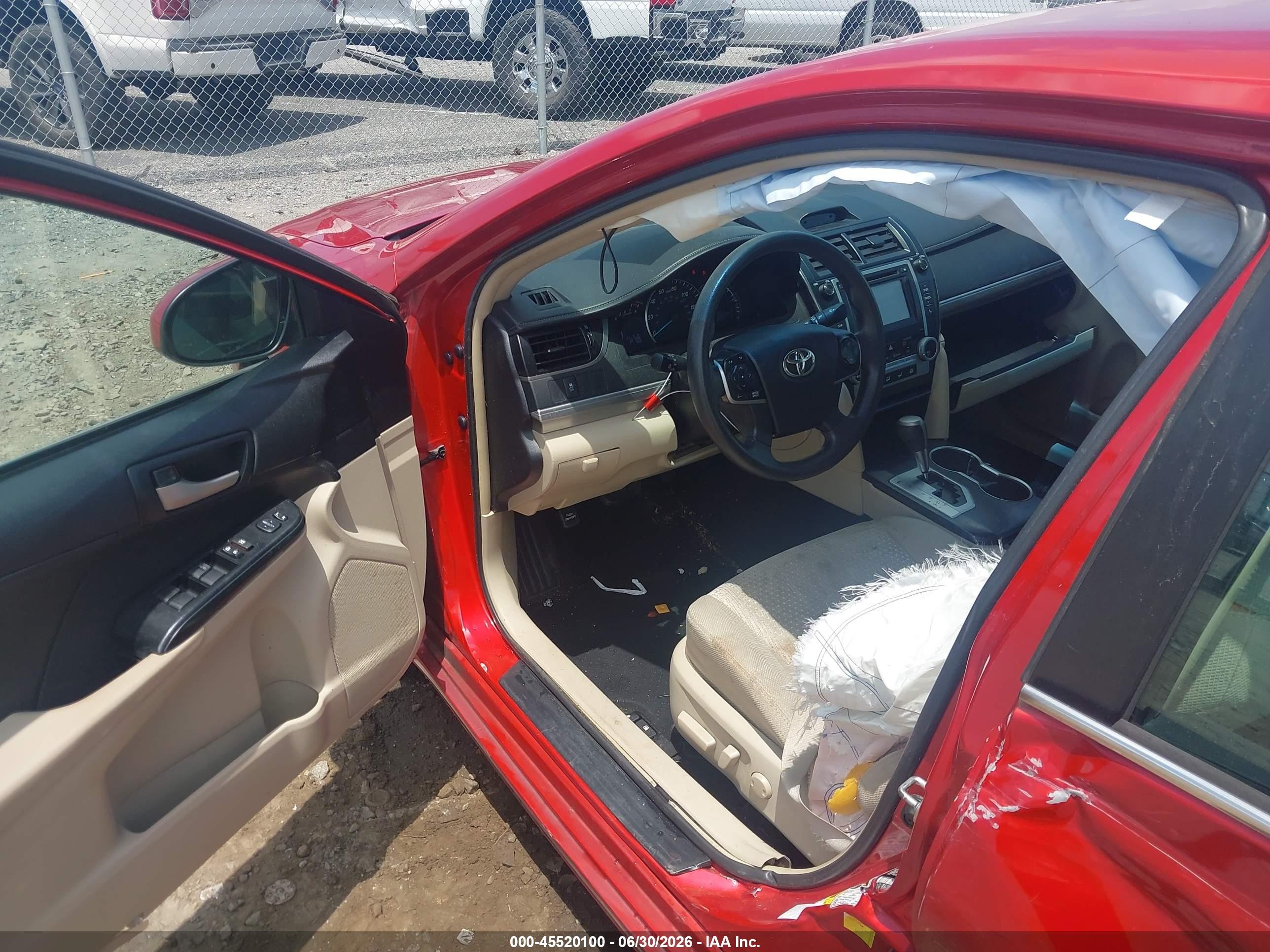 2014 Toyota Camry Le Red vin: 4T4BF1FKXER411056