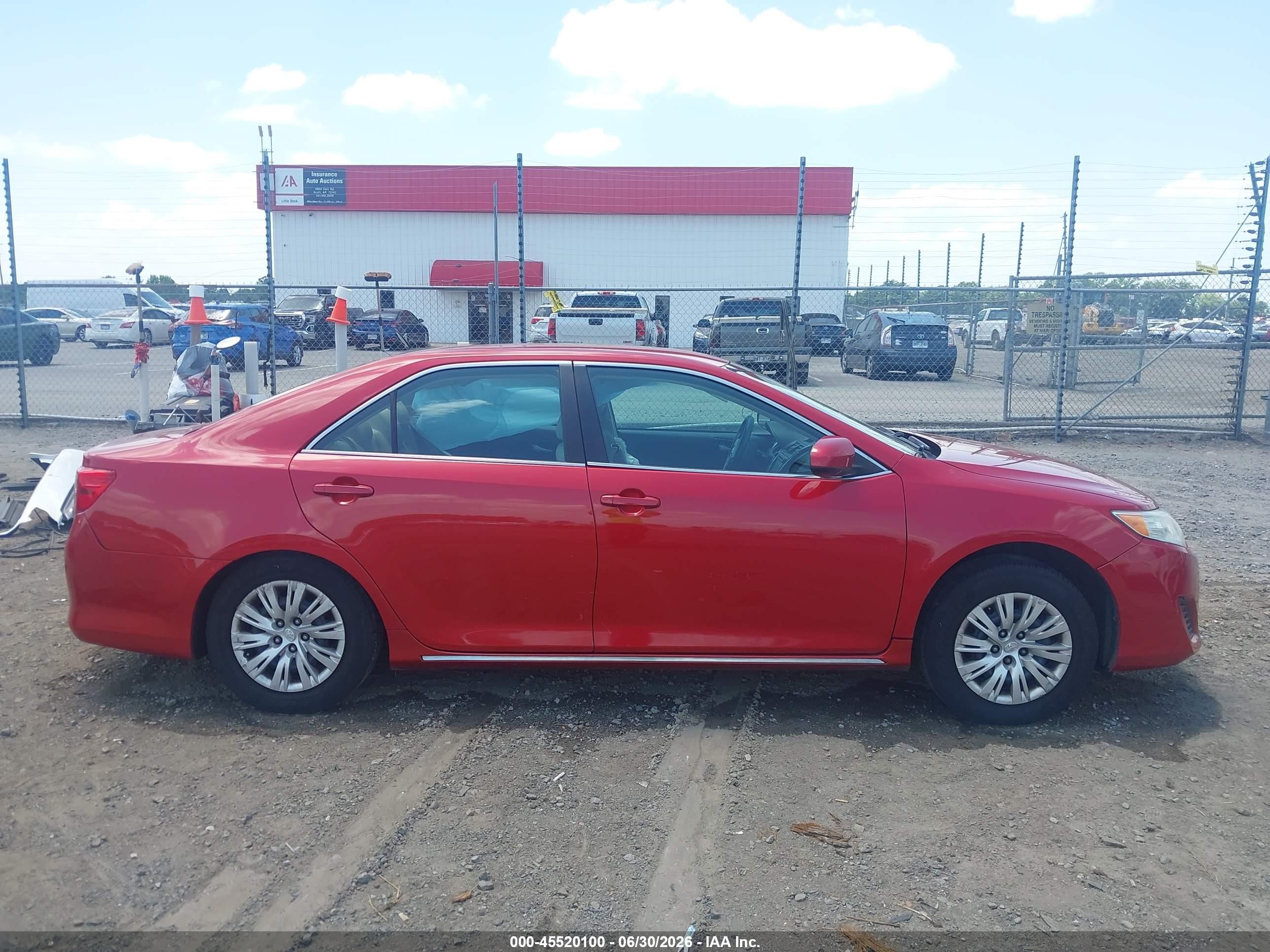2014 Toyota Camry Le Red vin: 4T4BF1FKXER411056
