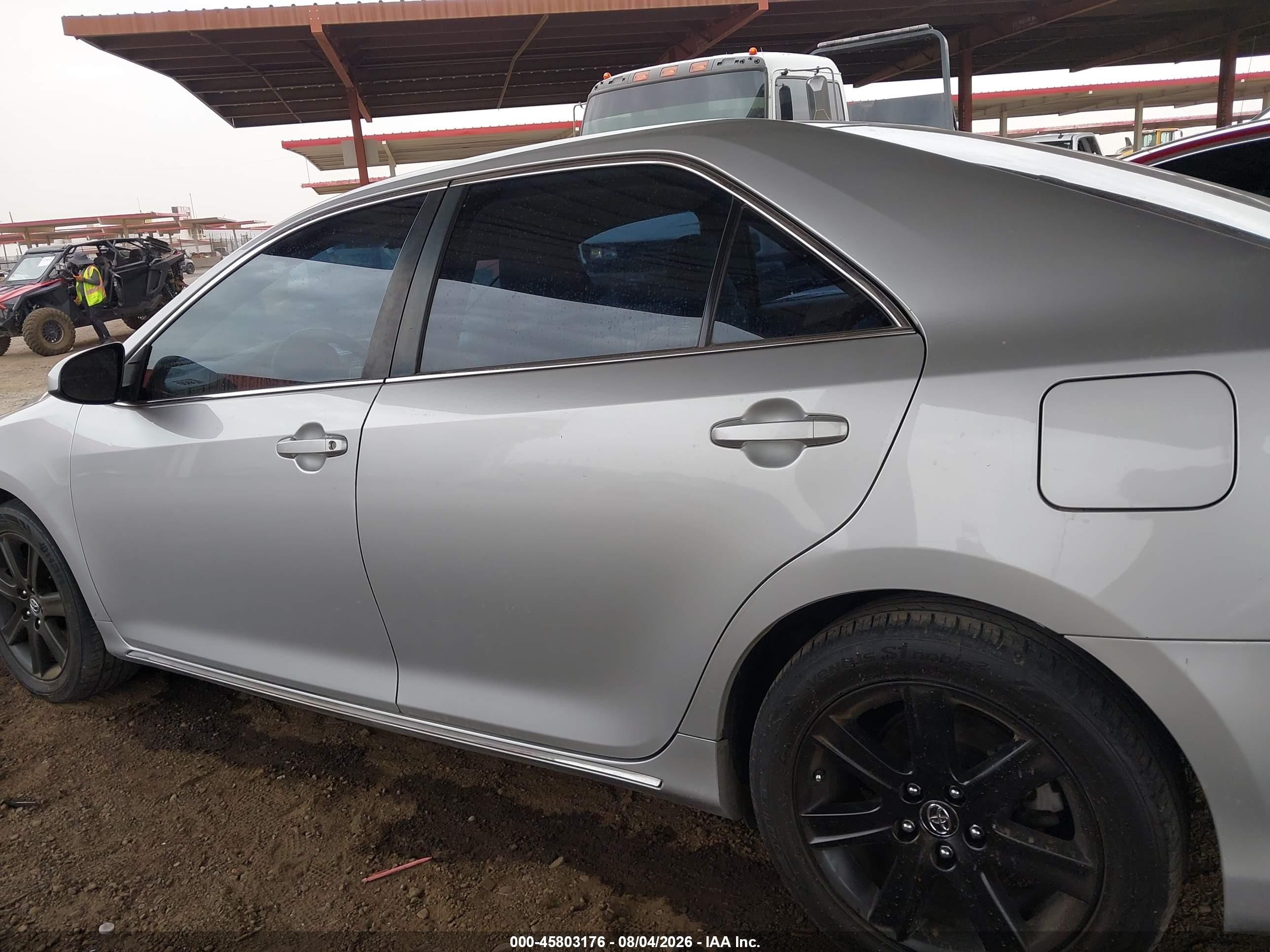 2014 Toyota Camry Le Silver vin: 4T4BF1FKXER419996