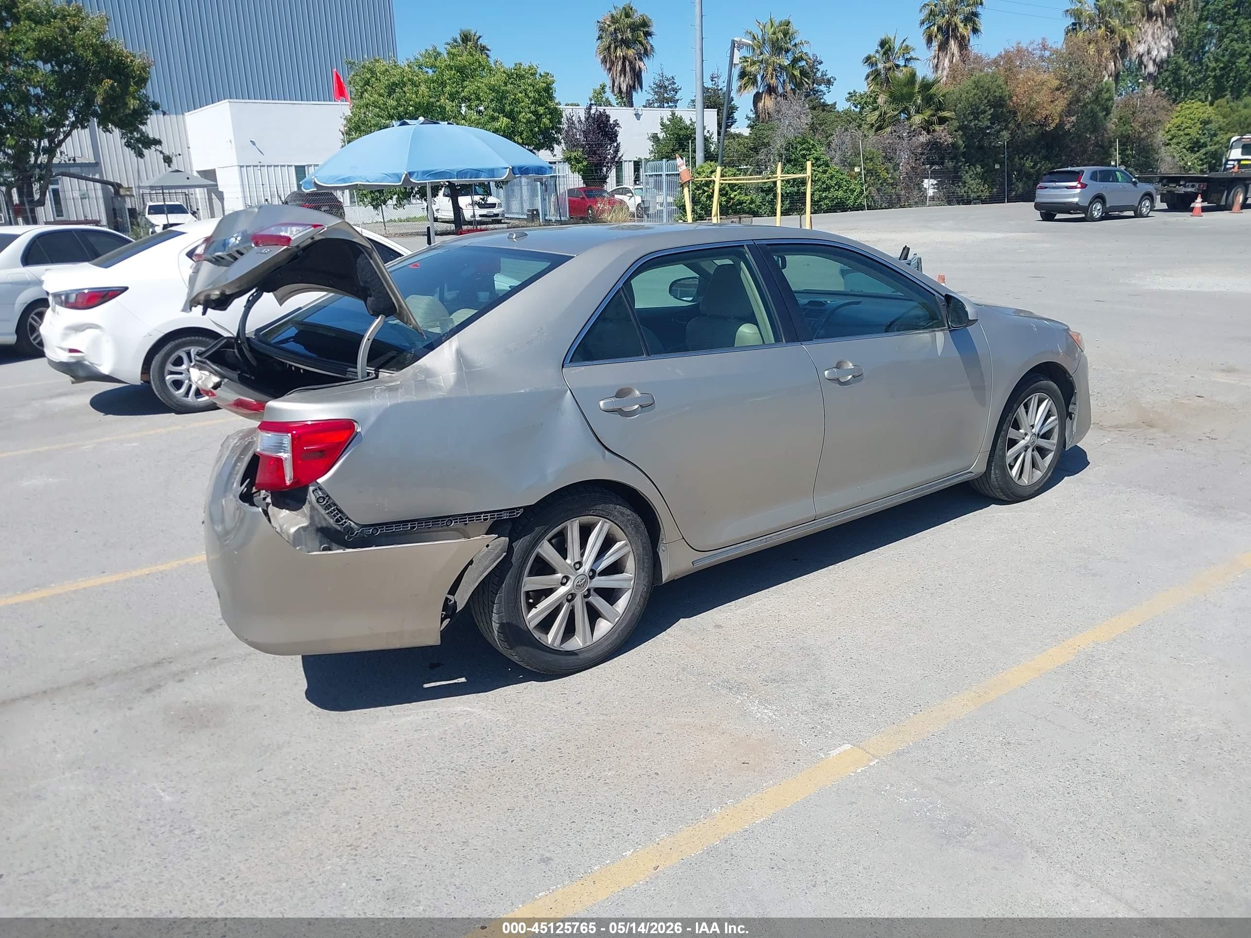 2014 Toyota Camry Xle Золотой vin: 4T4BF1FKXER431114