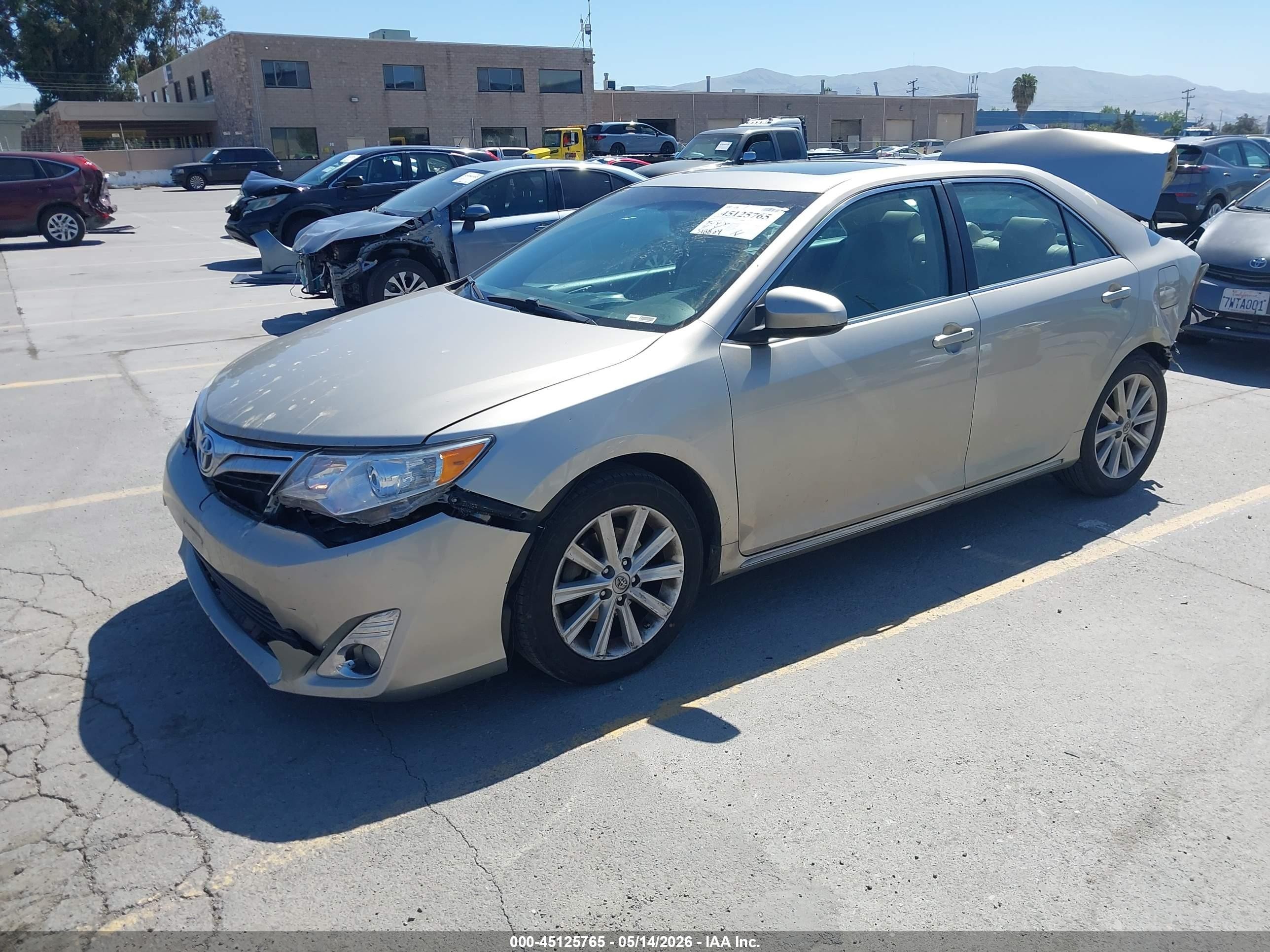 2014 Toyota Camry Xle Золотой vin: 4T4BF1FKXER431114