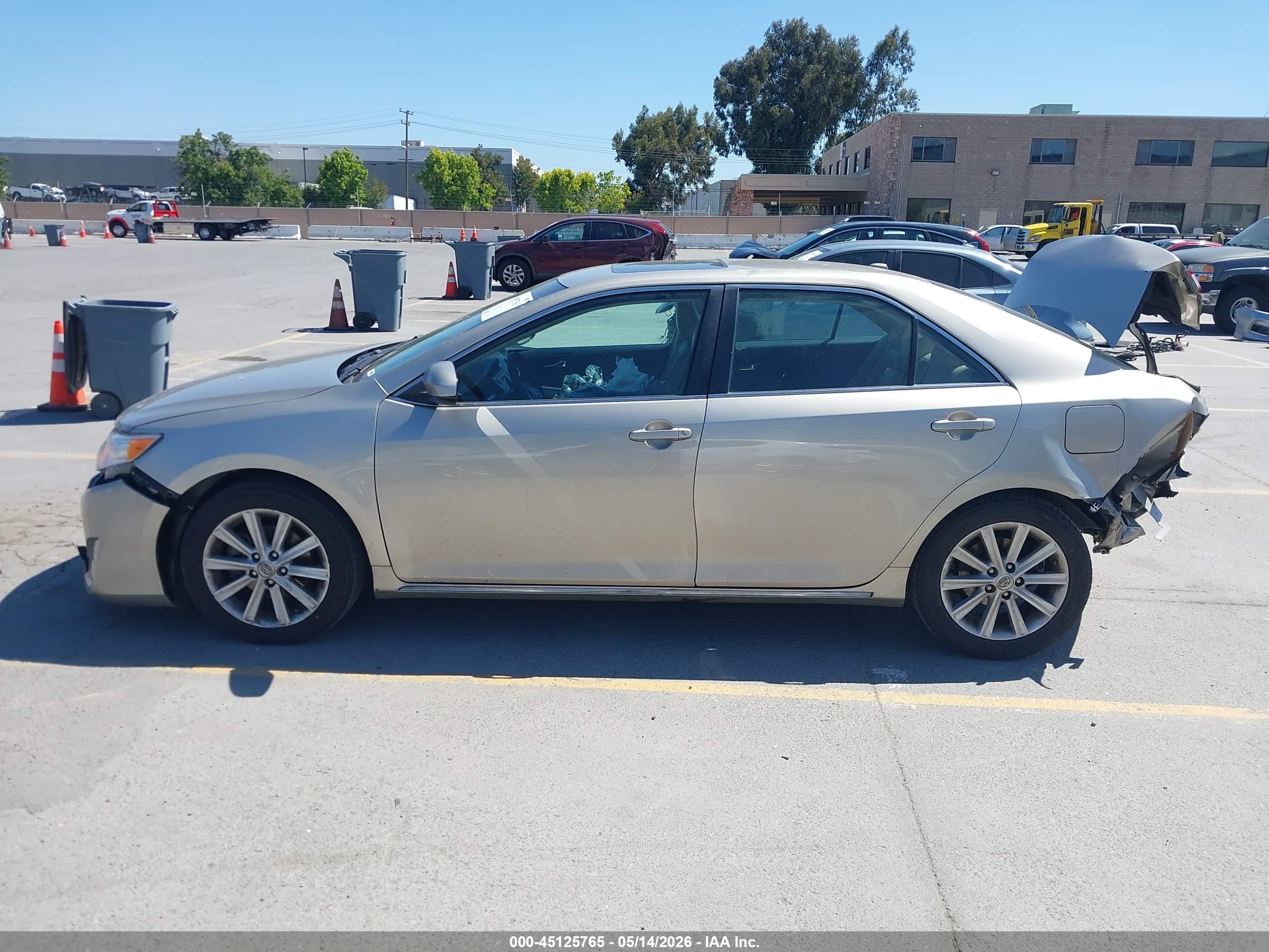 2014 Toyota Camry Xle Золотой vin: 4T4BF1FKXER431114