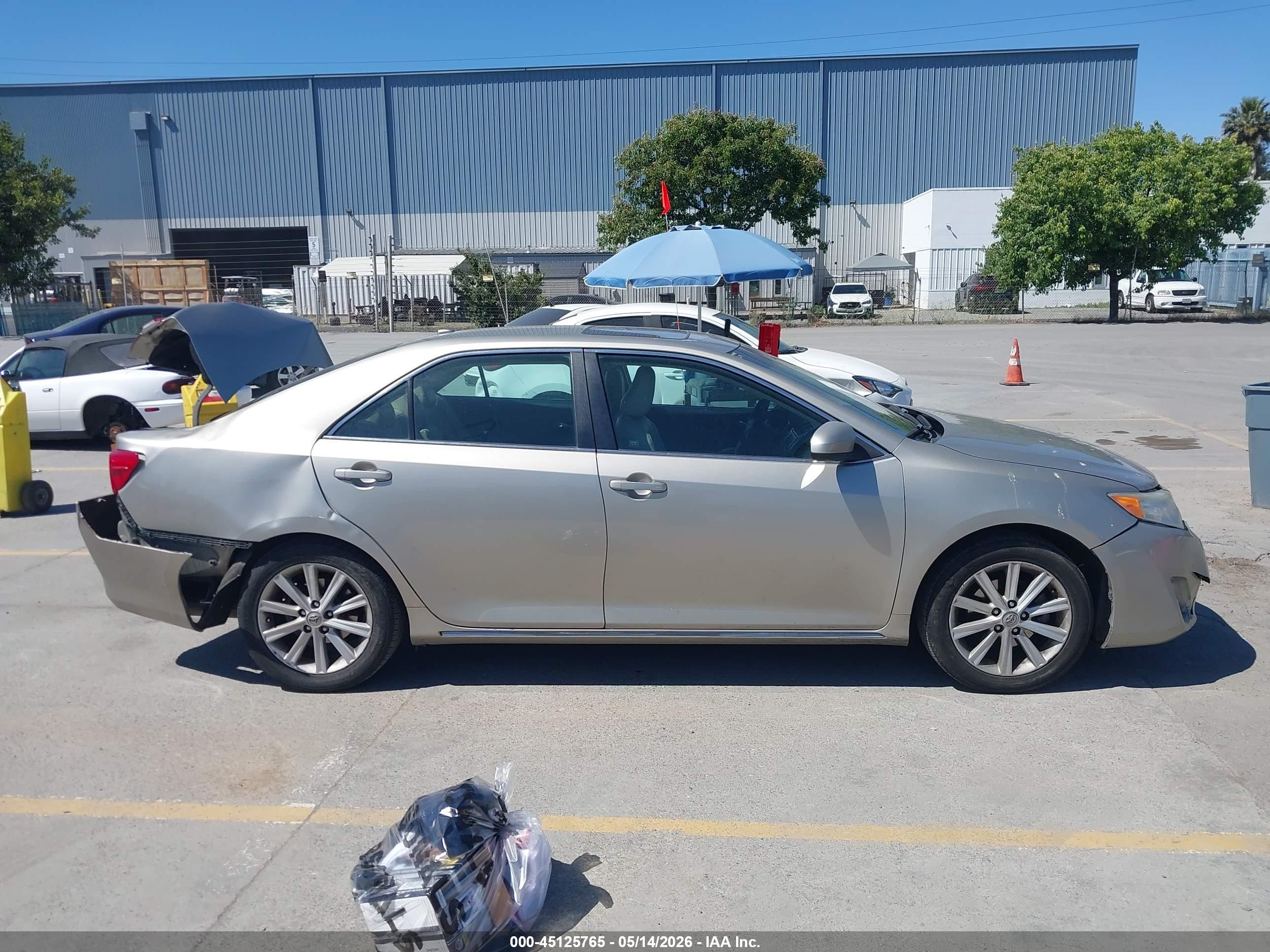 2014 Toyota Camry Xle Золотой vin: 4T4BF1FKXER431114