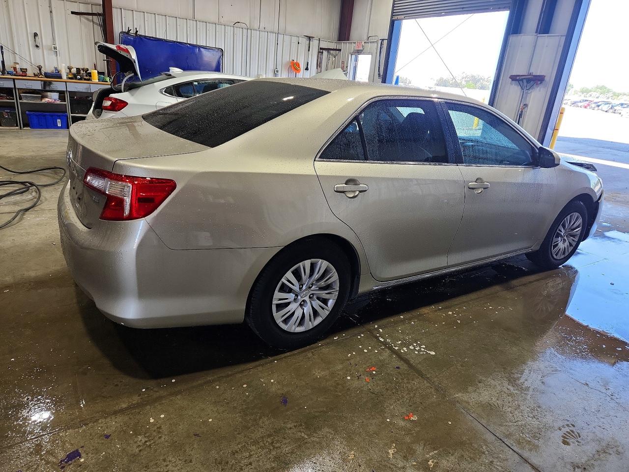 2014 Toyota Camry Le Beige vin: 4T4BF1FKXER437737