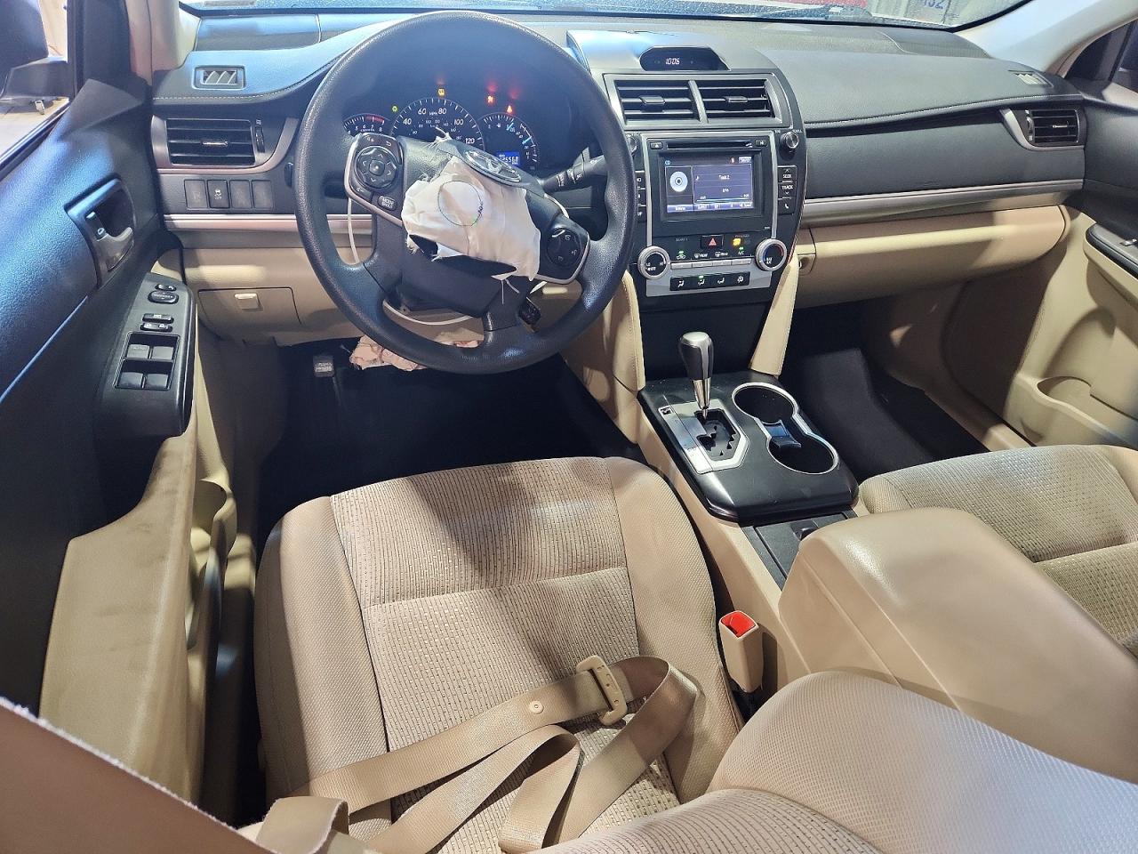 2014 Toyota Camry Le Beige vin: 4T4BF1FKXER437737