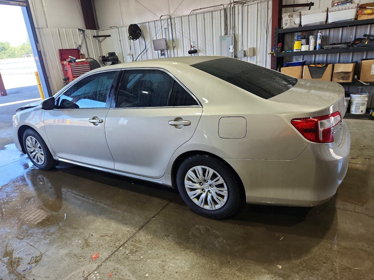 2014 Toyota Camry Le Beige vin: 4T4BF1FKXER437737