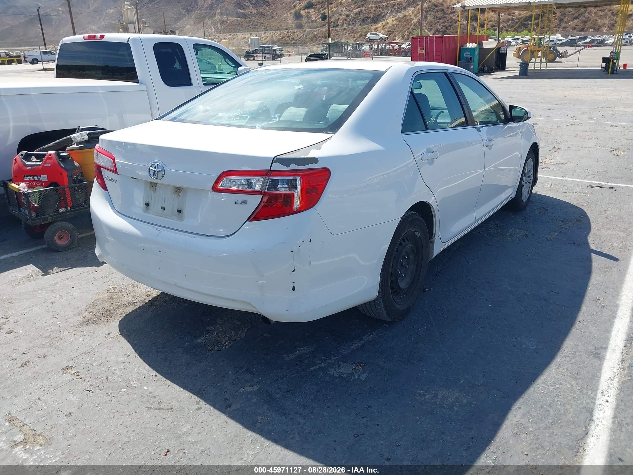 2014 Toyota Camry Le White vin: 4T4BF1FKXER439763