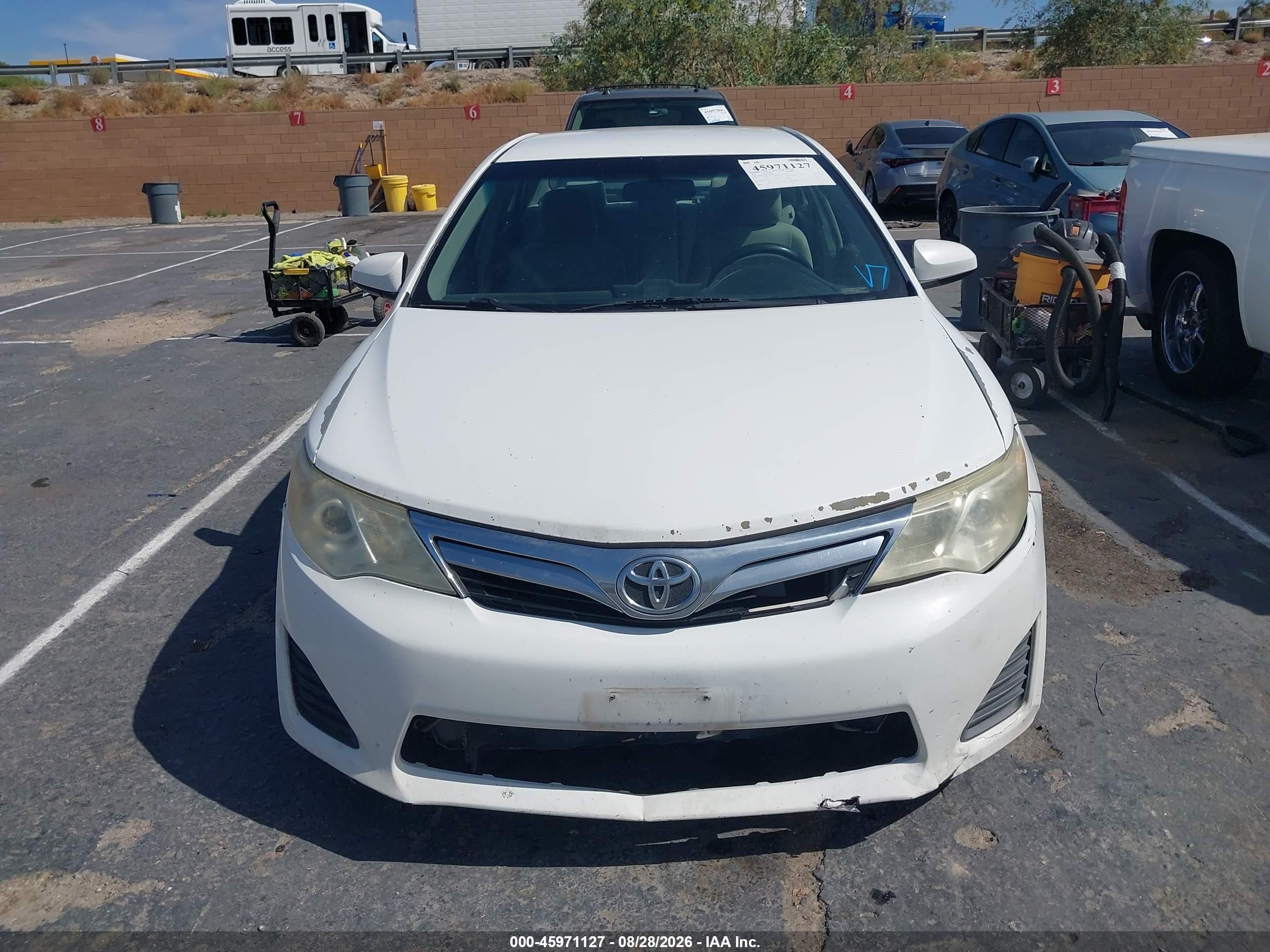 2014 Toyota Camry Le White vin: 4T4BF1FKXER439763